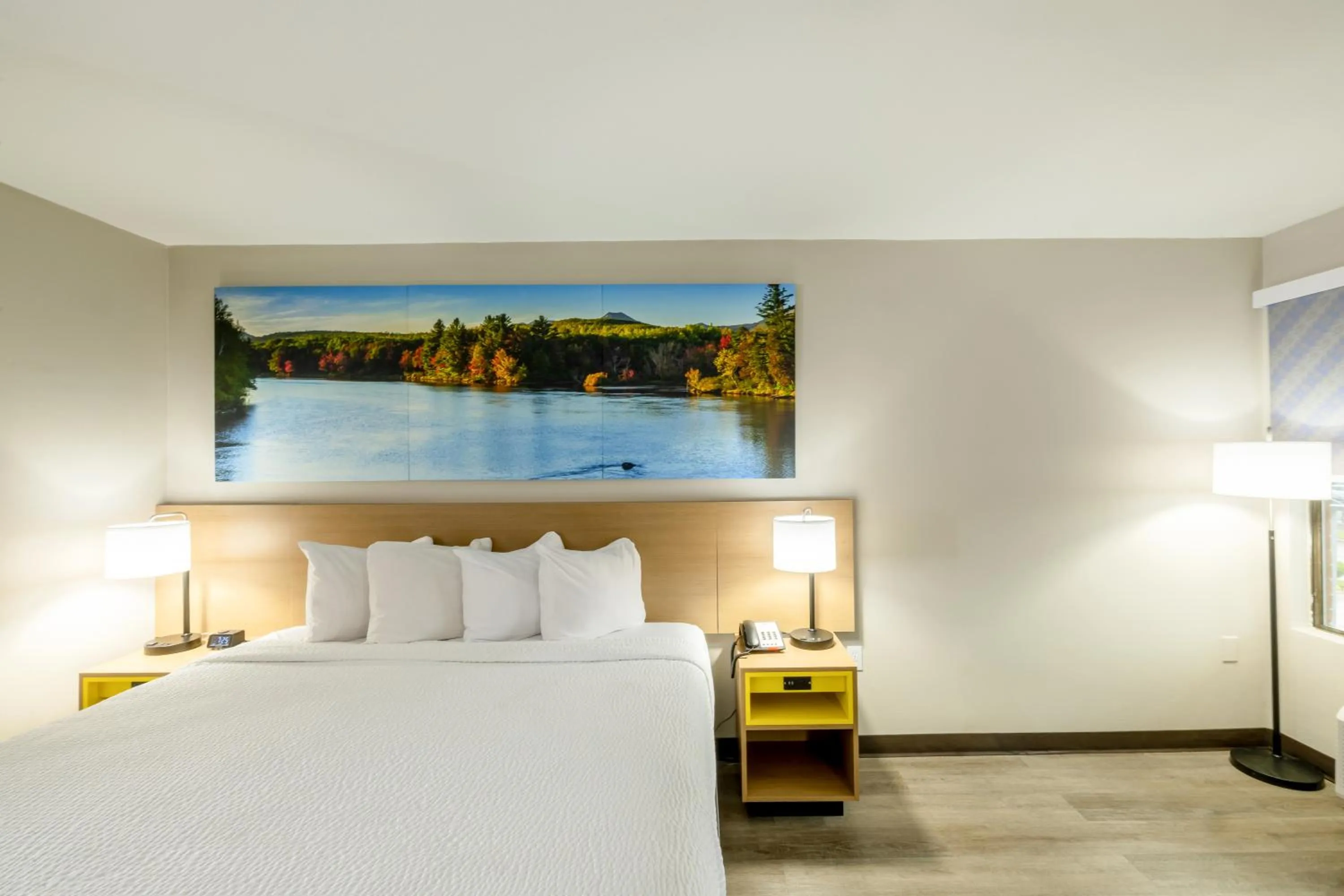 Bed in Days Inn & Suites by Wyndham Bossier City - Casino Area