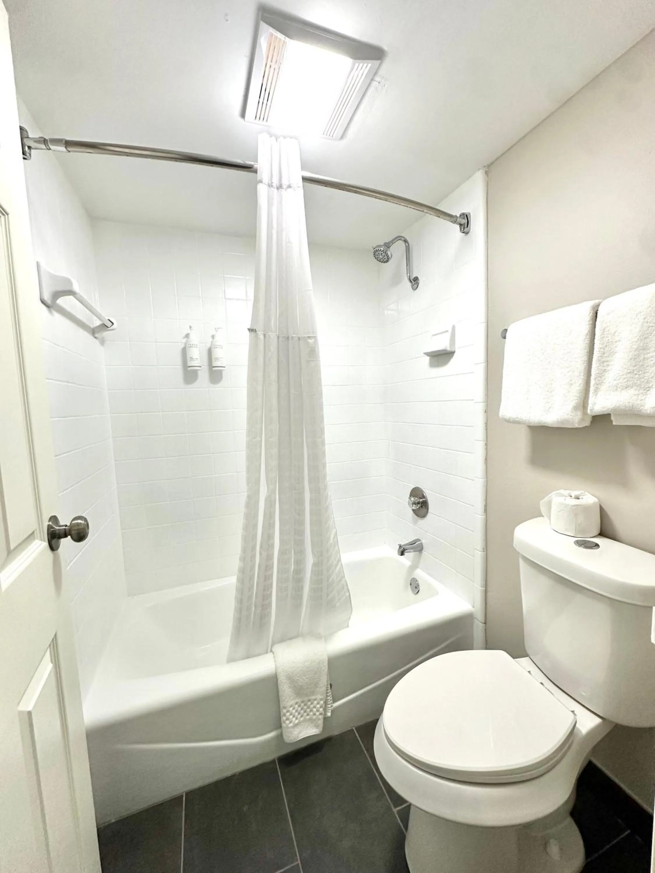 Shower in Days Inn & Suites by Wyndham Bossier City - Casino Area