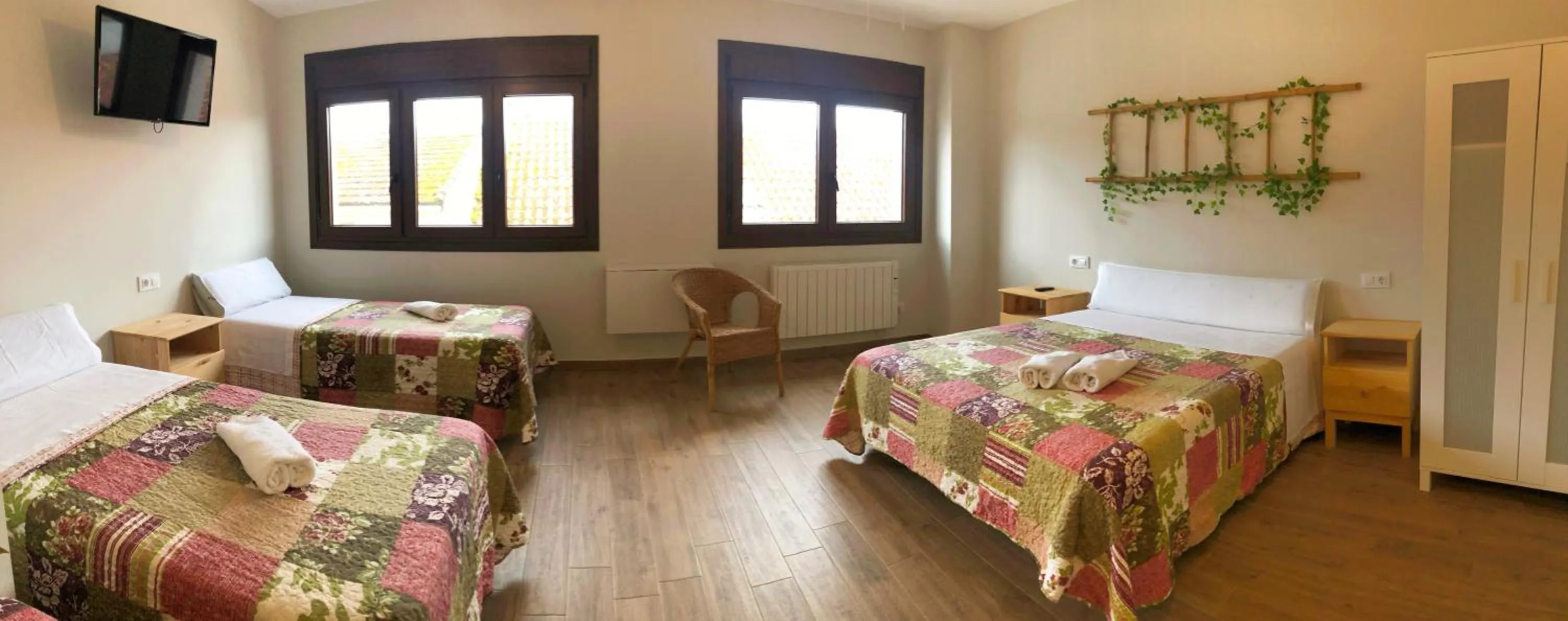 Photo of the whole room, Bed in Villa Galicia