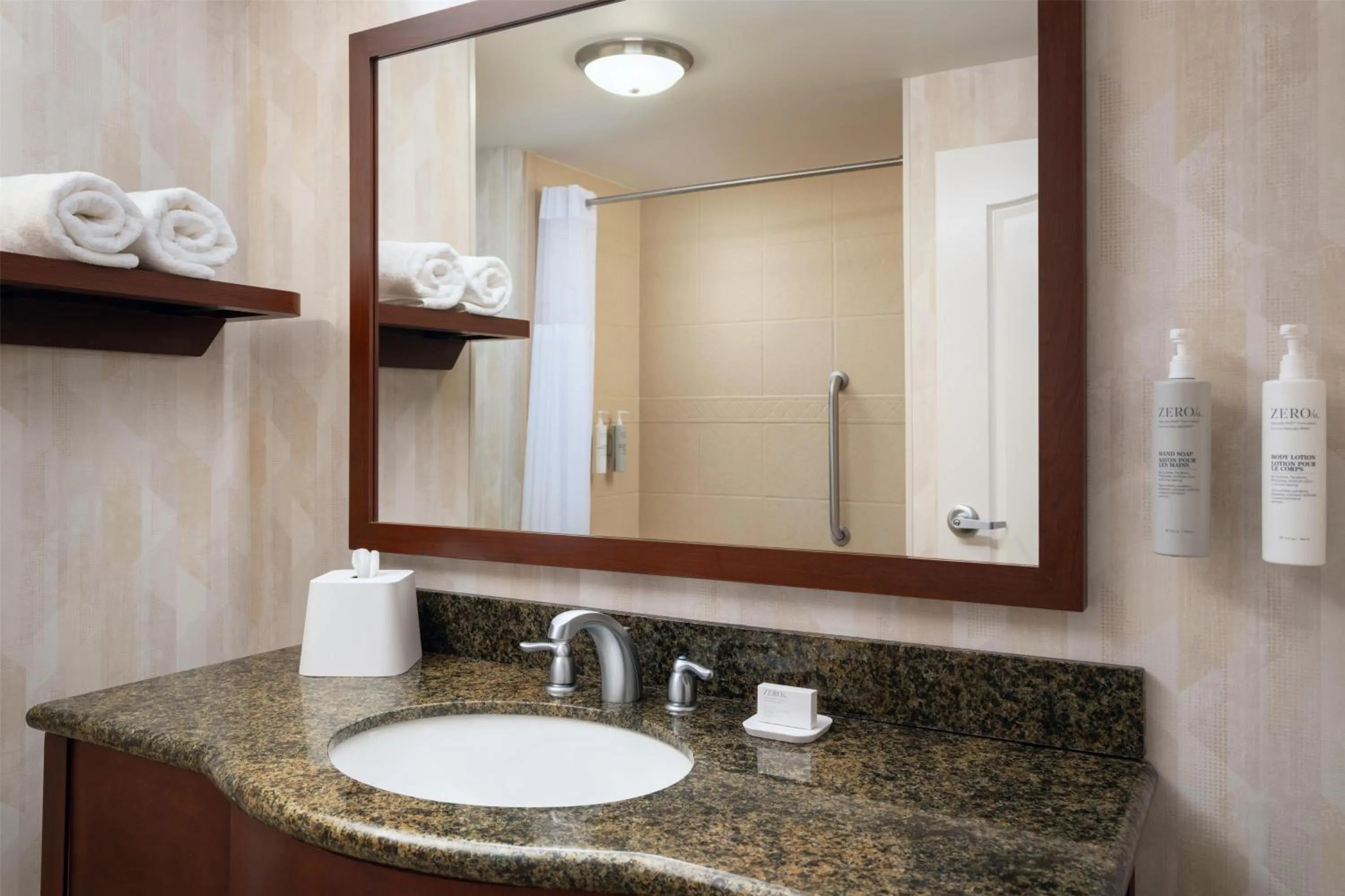 Bathroom in Hampton Inn & Suites Knoxville-Turkey Creek Farragut