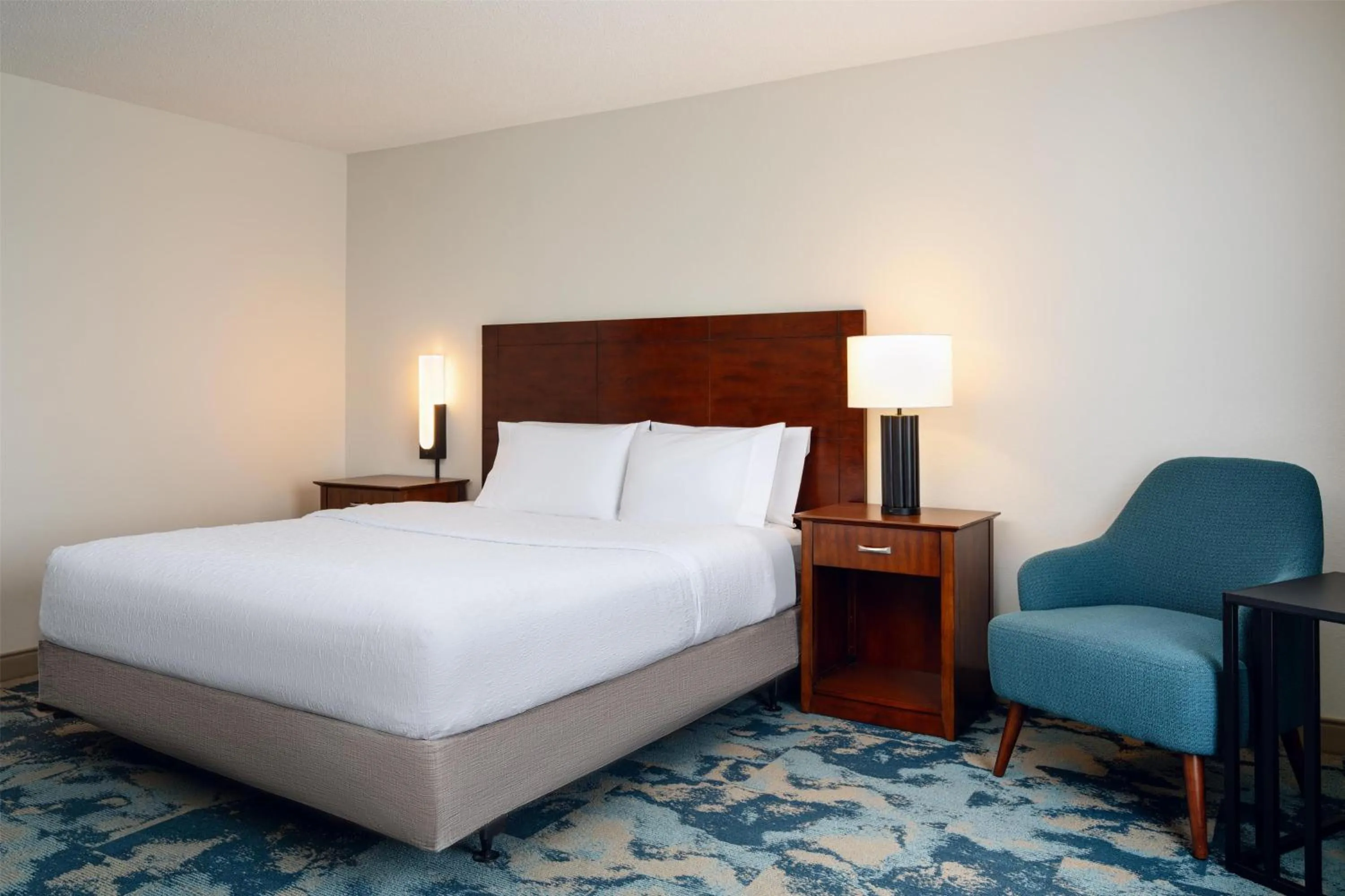Bed in Hampton Inn & Suites Knoxville-Turkey Creek Farragut