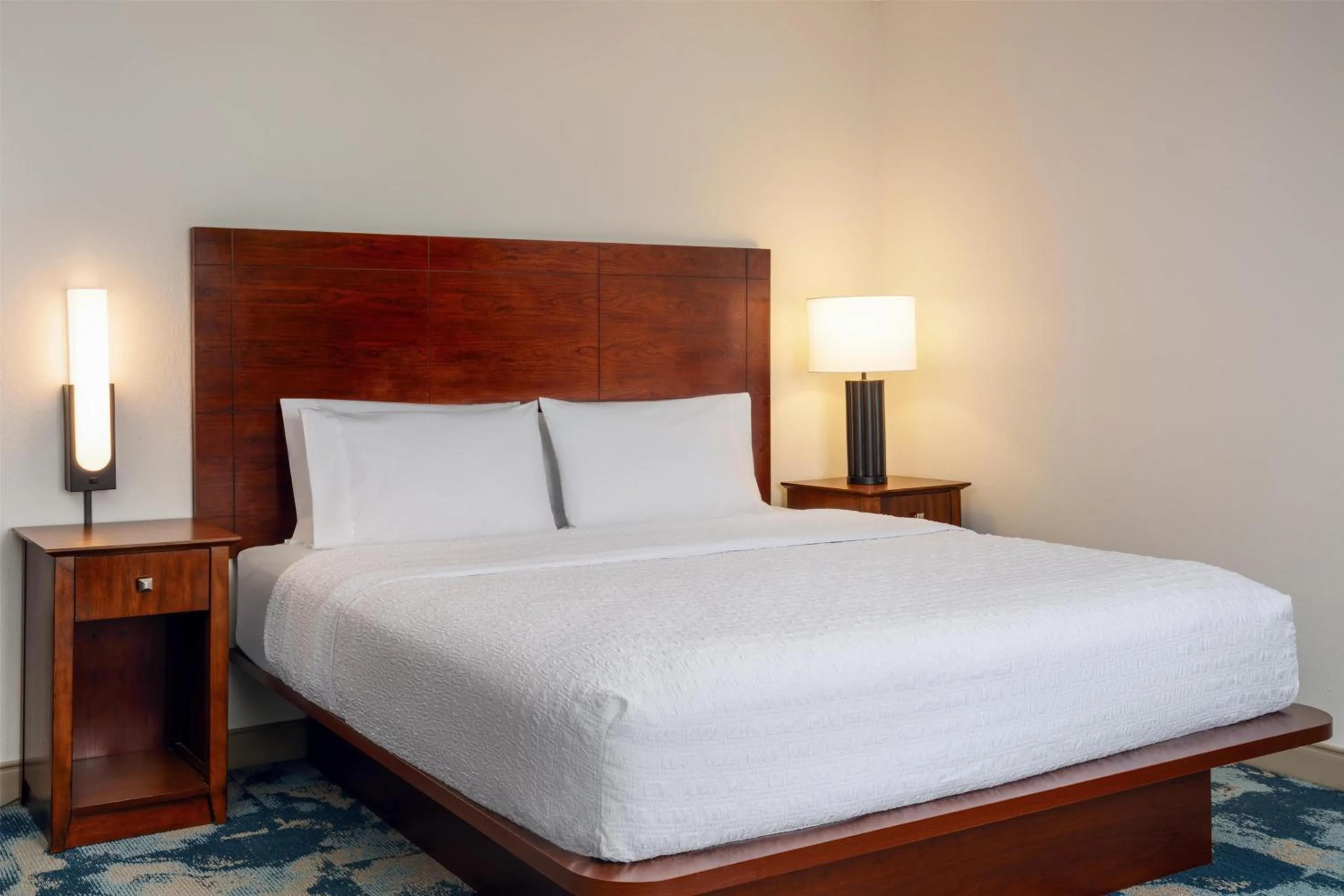 Bed in Hampton Inn & Suites Knoxville-Turkey Creek Farragut