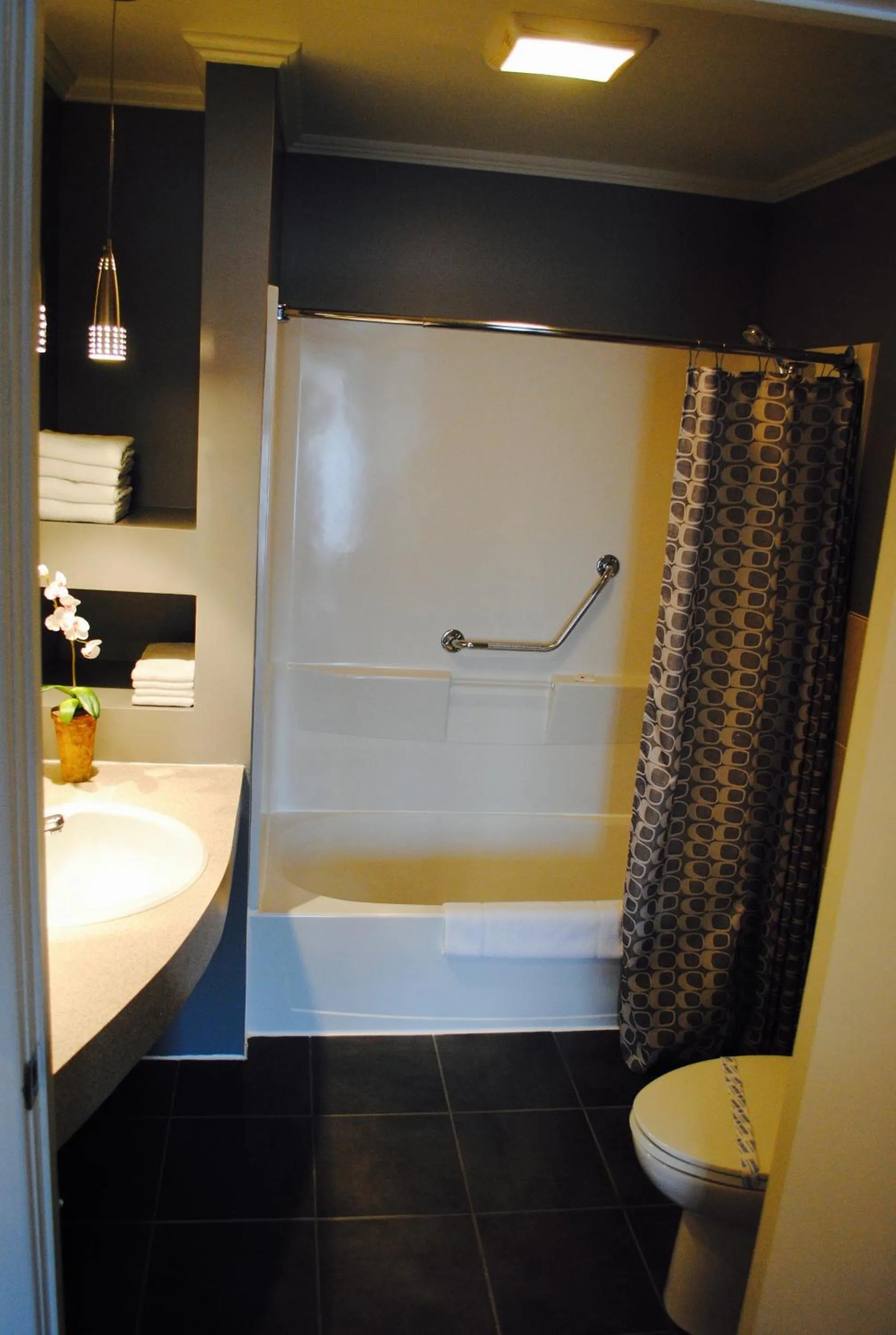 Bathroom in Motel Cartier