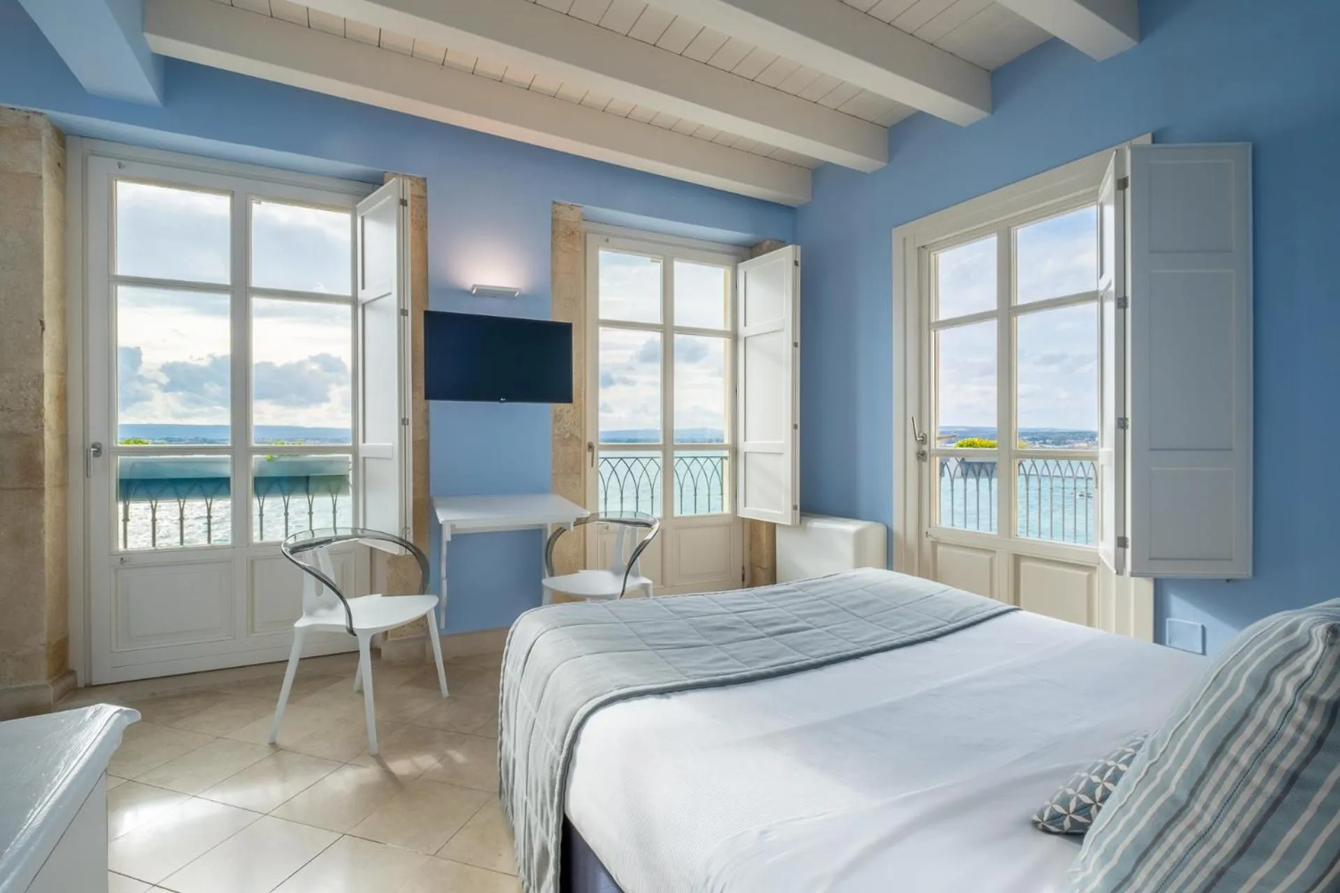 Bed in Palazzo Alfeo Aparthotel