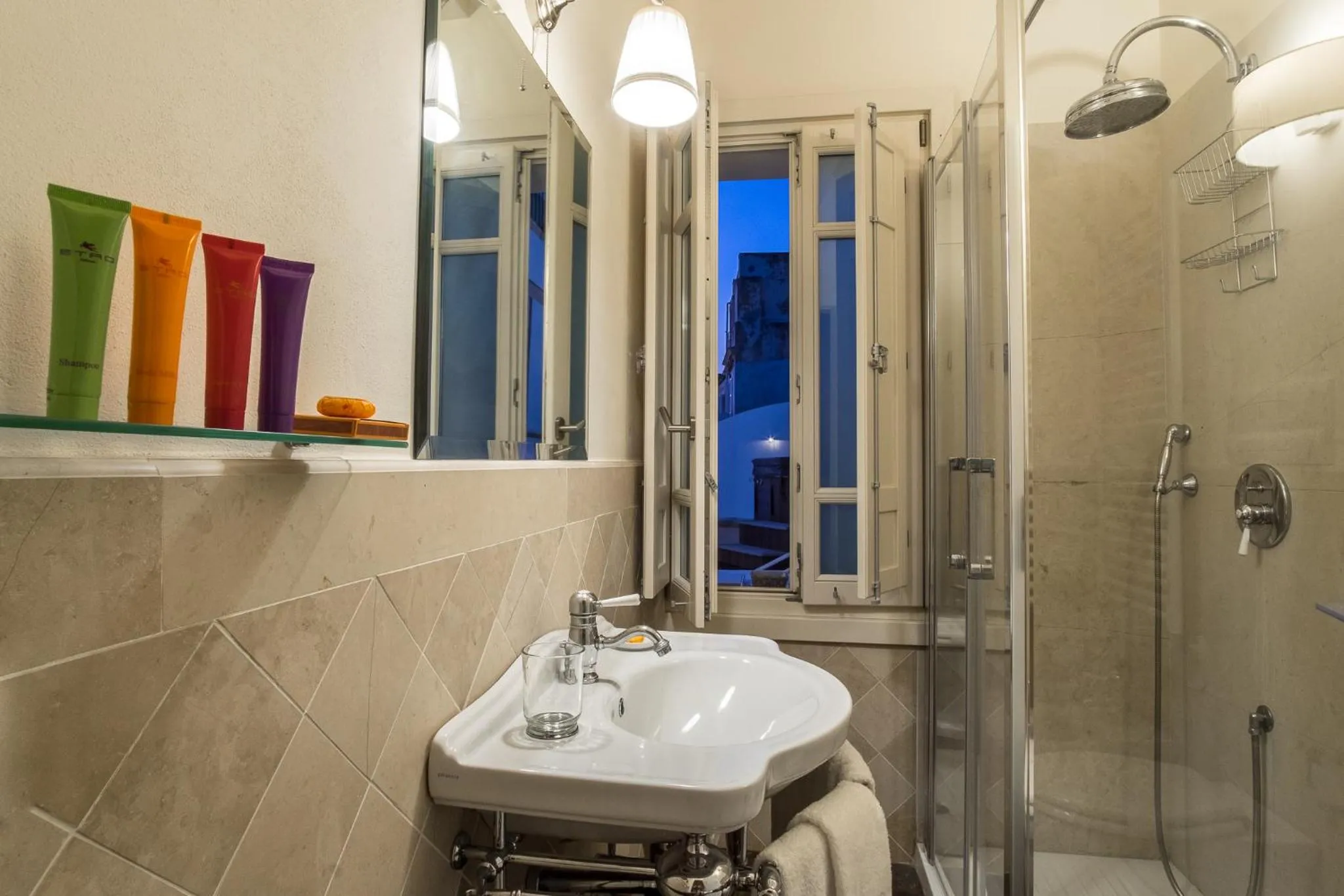 Bathroom in Palazzo Alfeo Aparthotel