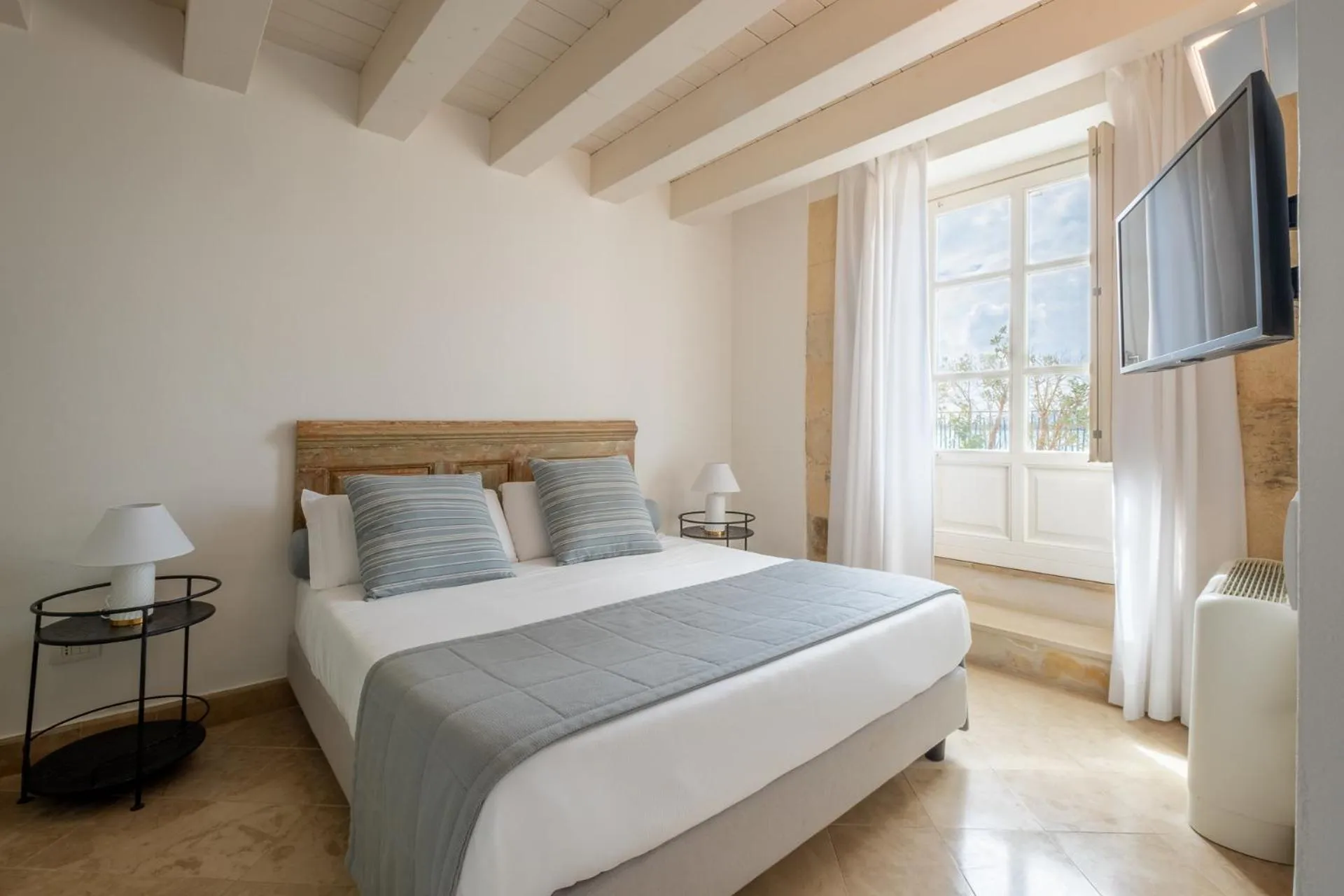 Bed in Palazzo Alfeo Aparthotel