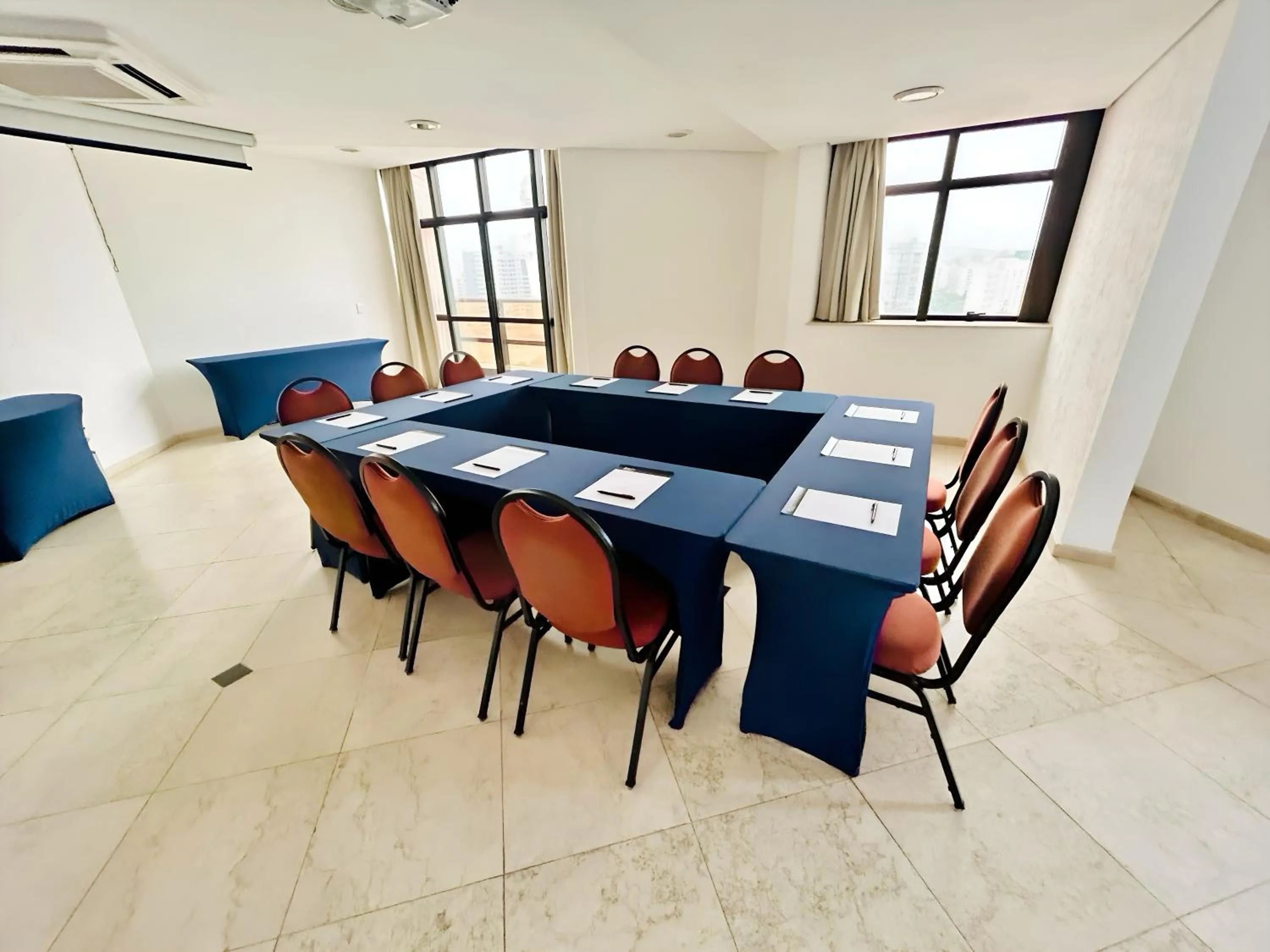 Meeting/conference room in Blue Tree Towers Joinville