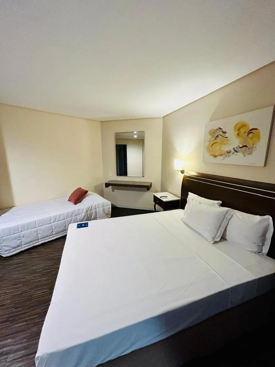 Photo of the whole room, Bed in Blue Tree Towers Joinville