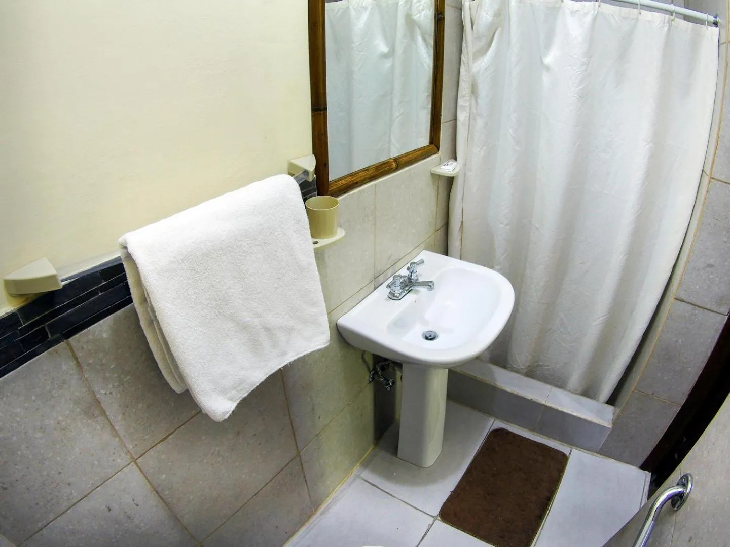 Shower in Casa del Arupo