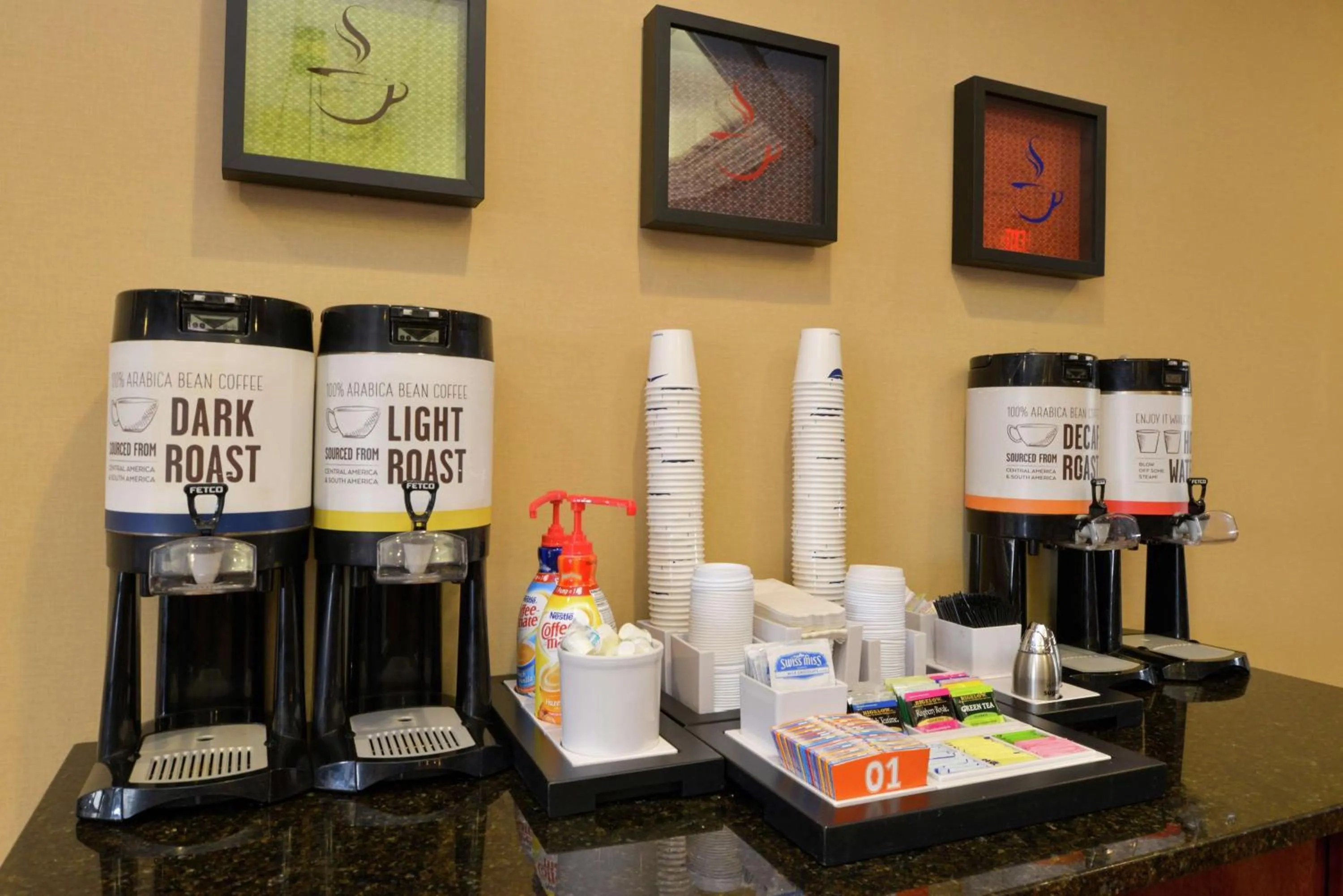 Dining area in Hampton Inn Frederick