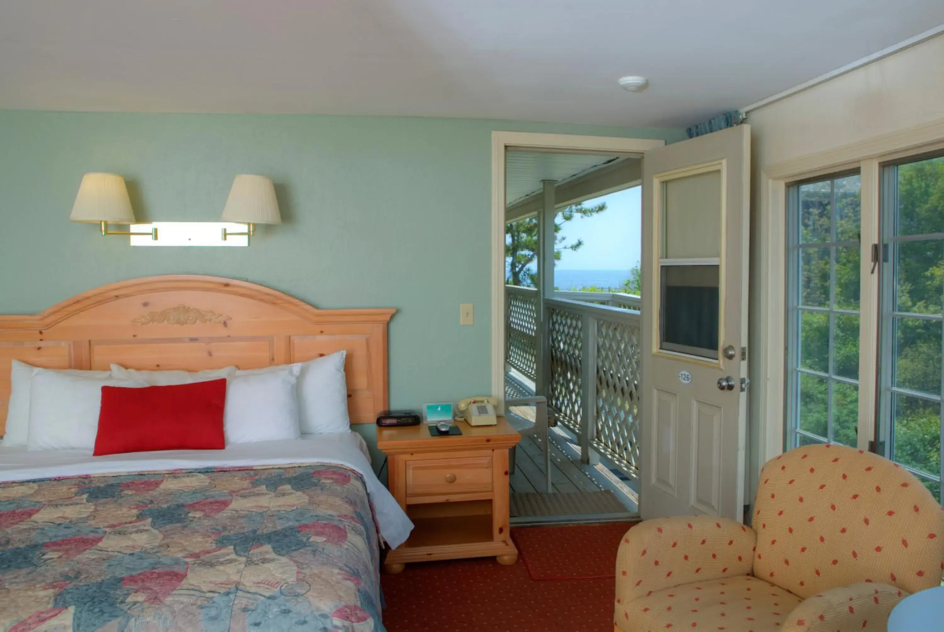 Family Suite in The Corsair & Cross Rip Oceanfront Family Suite in The Corsair & Cross Rip Oceanfront