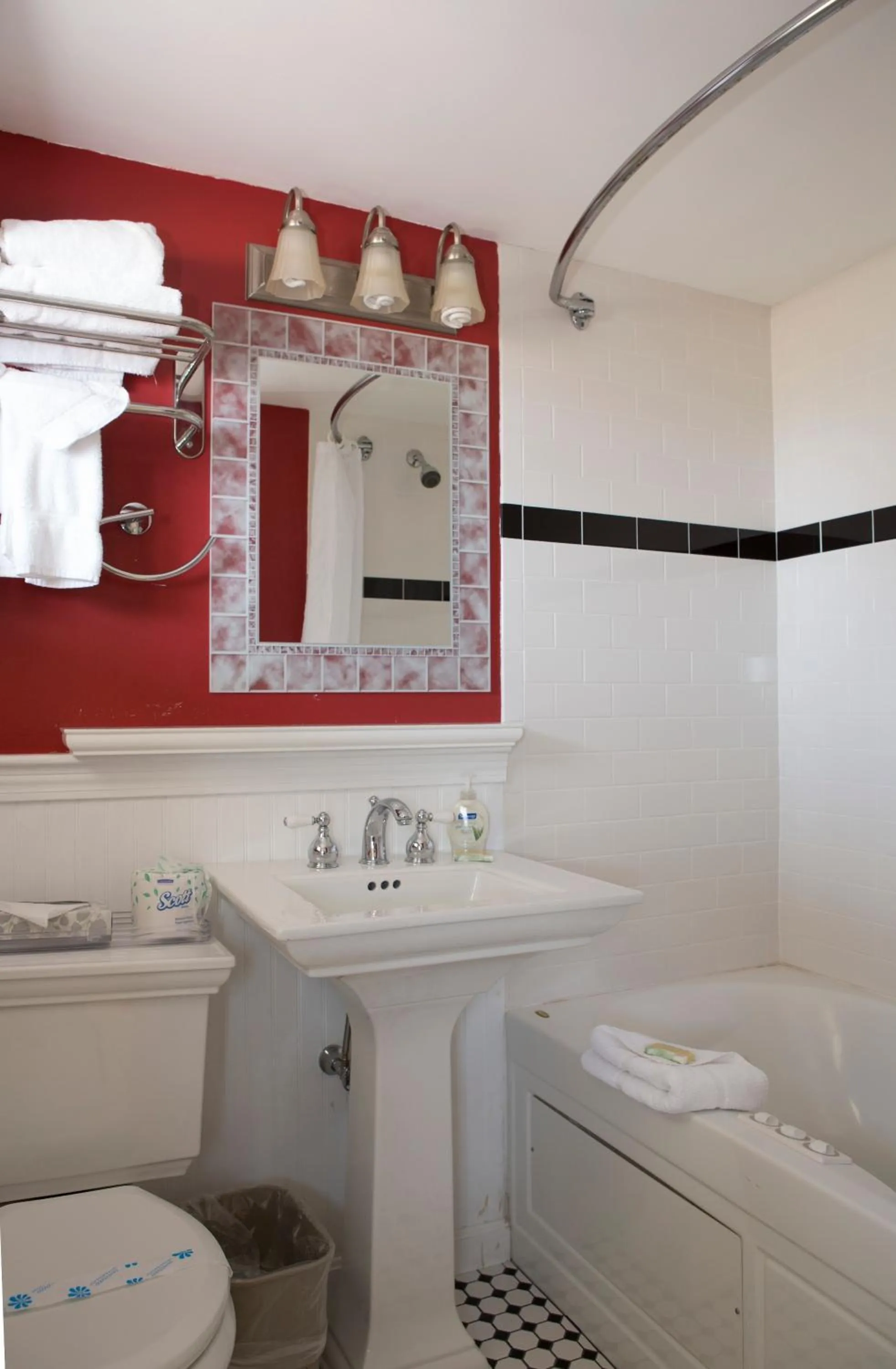 Bathroom in The Corsair & Cross Rip Oceanfront