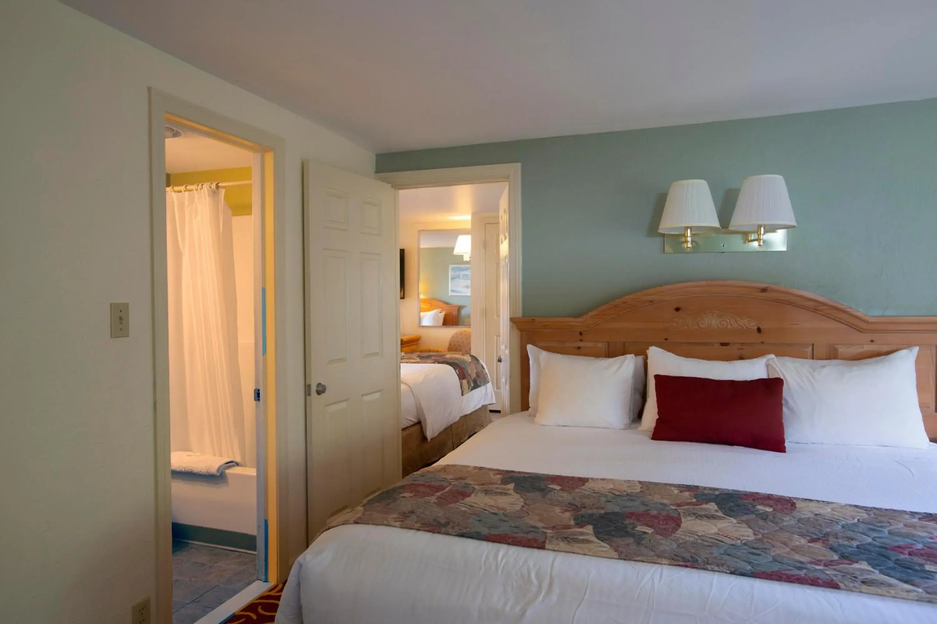 Family Suite in The Corsair & Cross Rip Oceanfront Family Suite in The Corsair & Cross Rip Oceanfront