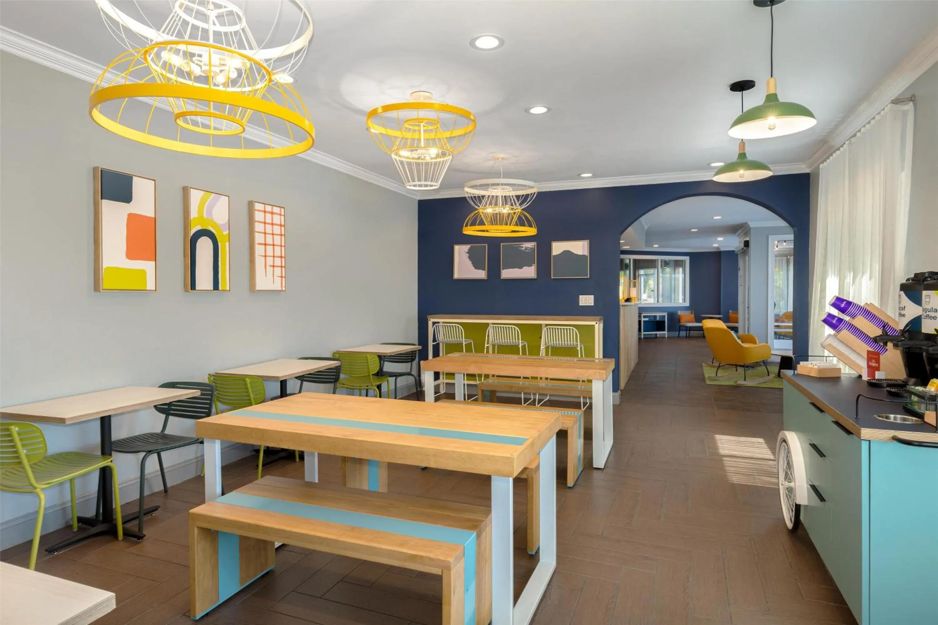 Dining area in Spark By Hilton Wilmington Carolina Beach Rd