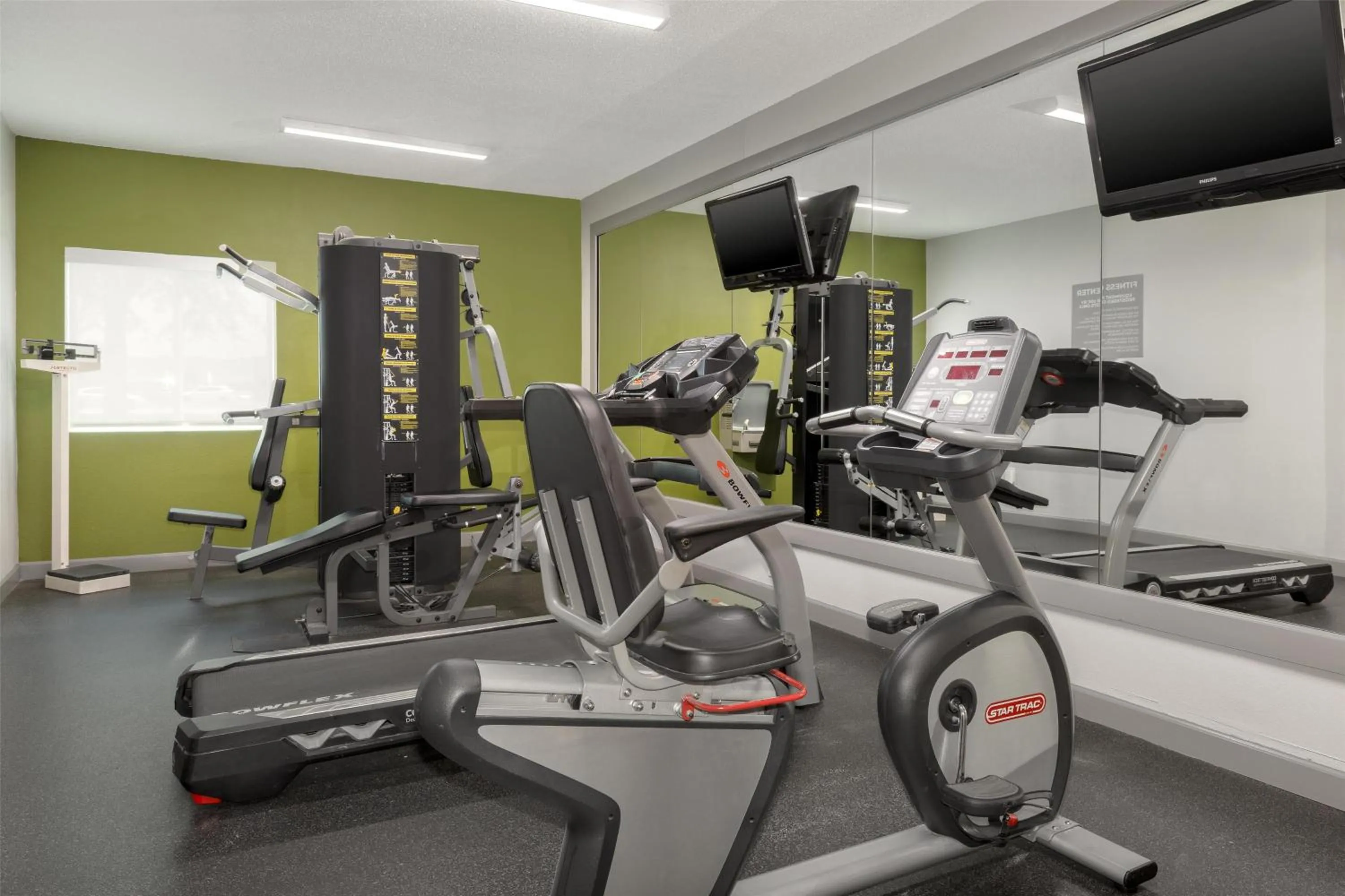 Fitness centre/facilities in Spark By Hilton Wilmington Carolina Beach Rd