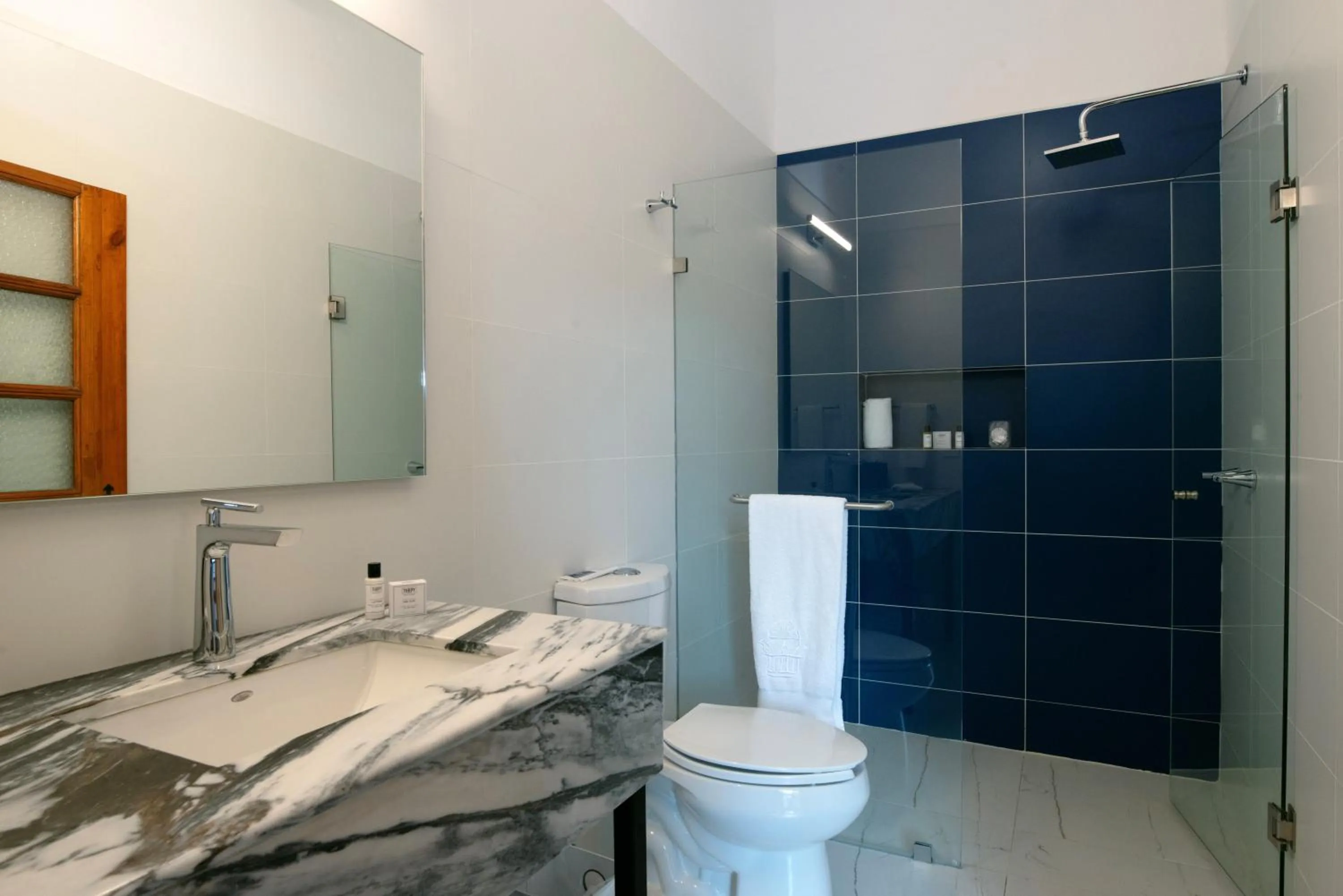 Shower in Hotel Los Juaninos