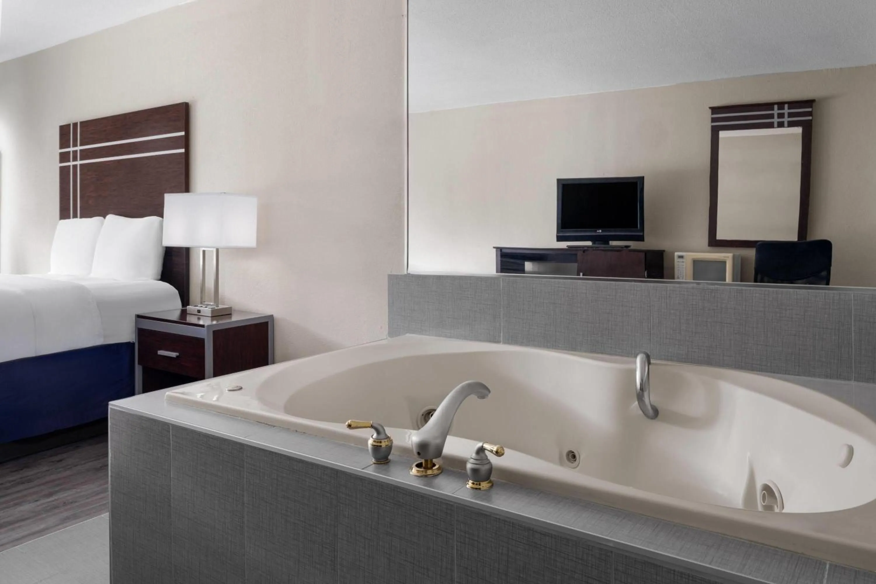 Bath, Bed in Travelodge by Wyndham Salisbury MD