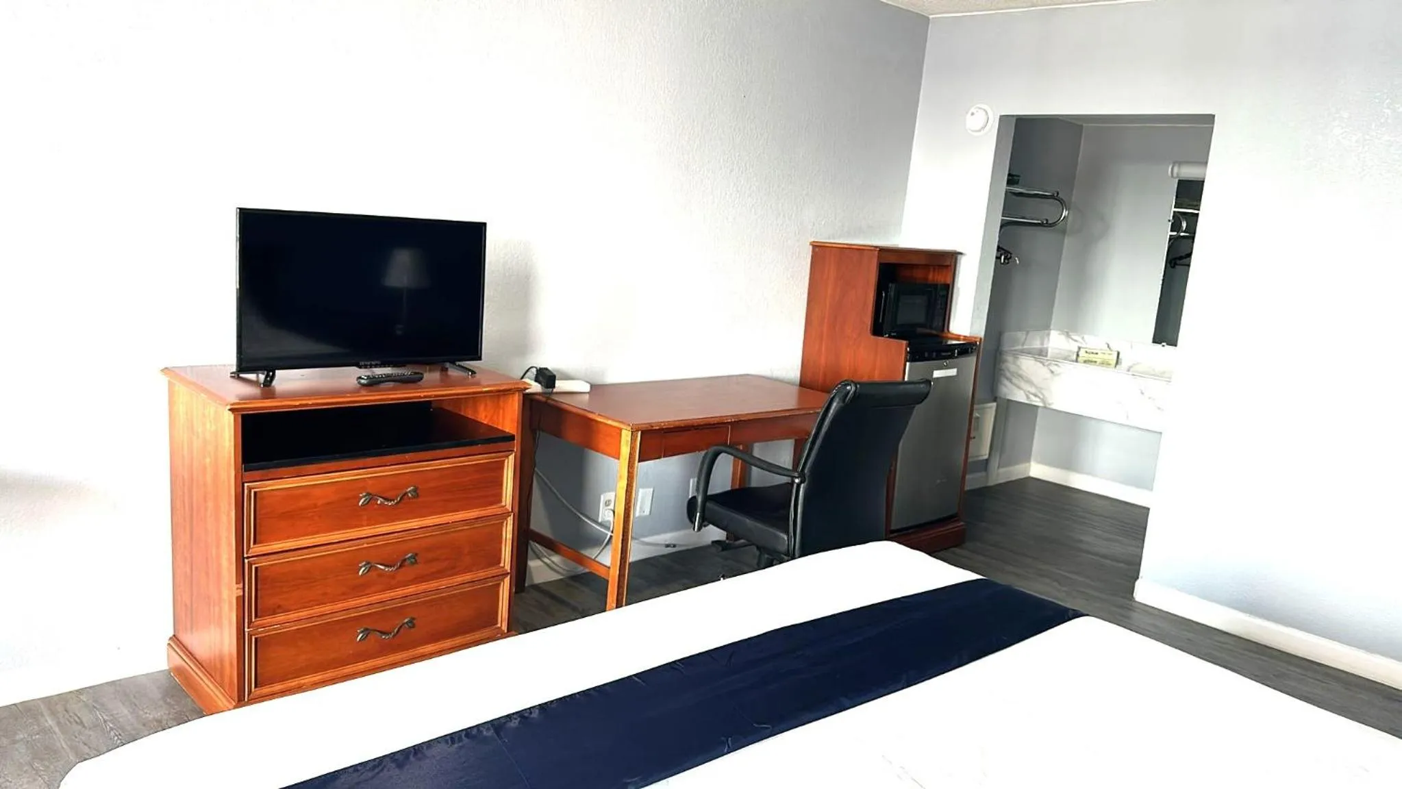 TV and multimedia in Travelodge by Wyndham Salisbury MD