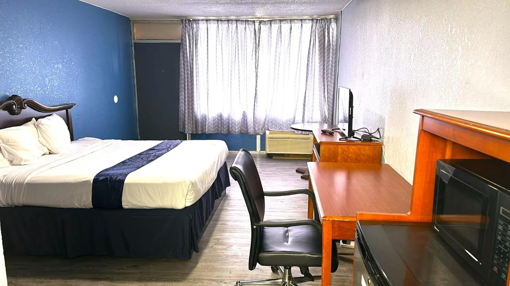 Bed in Travelodge by Wyndham Salisbury MD