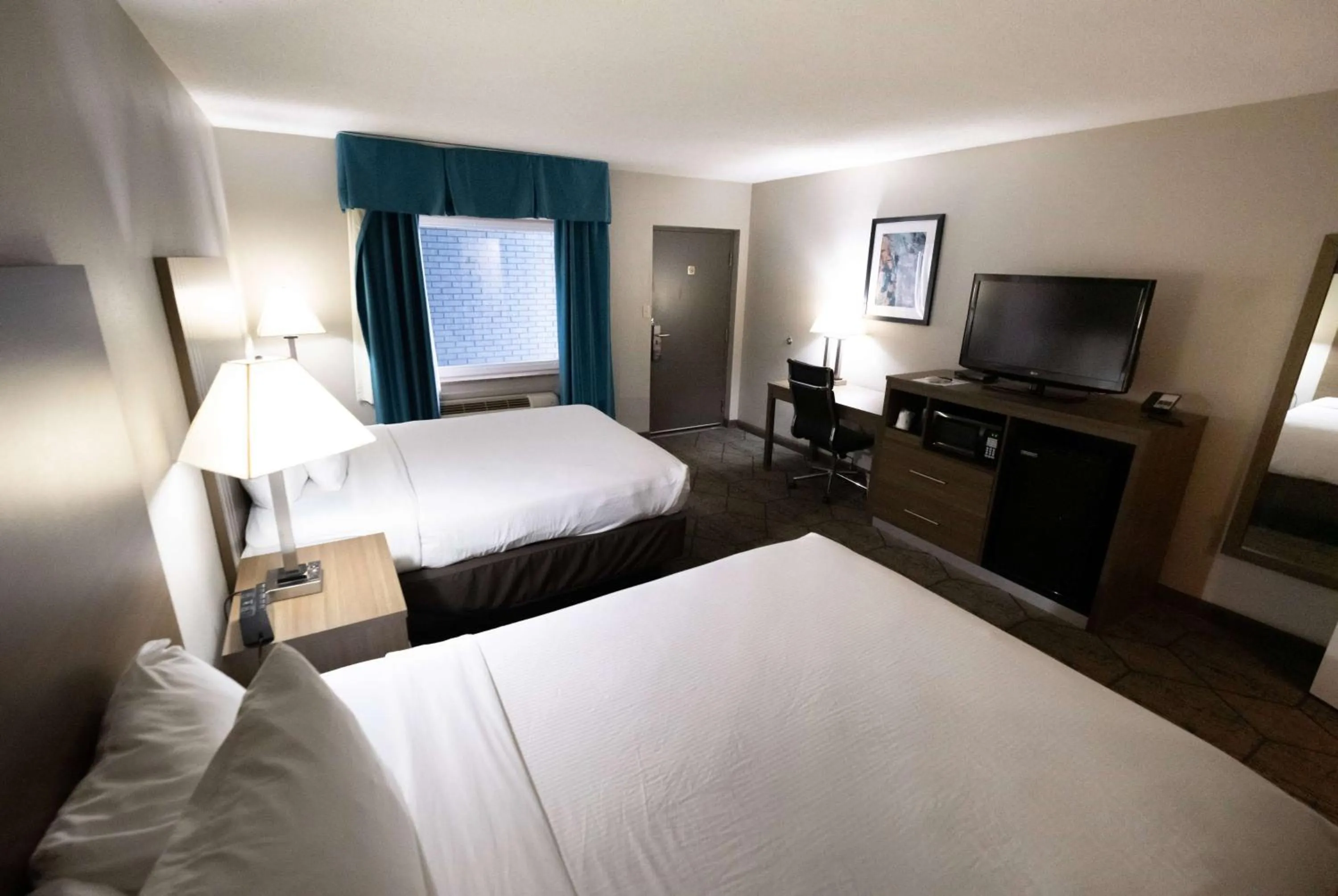 Photo of the whole room, Bed in Baymont by Wyndham Effingham