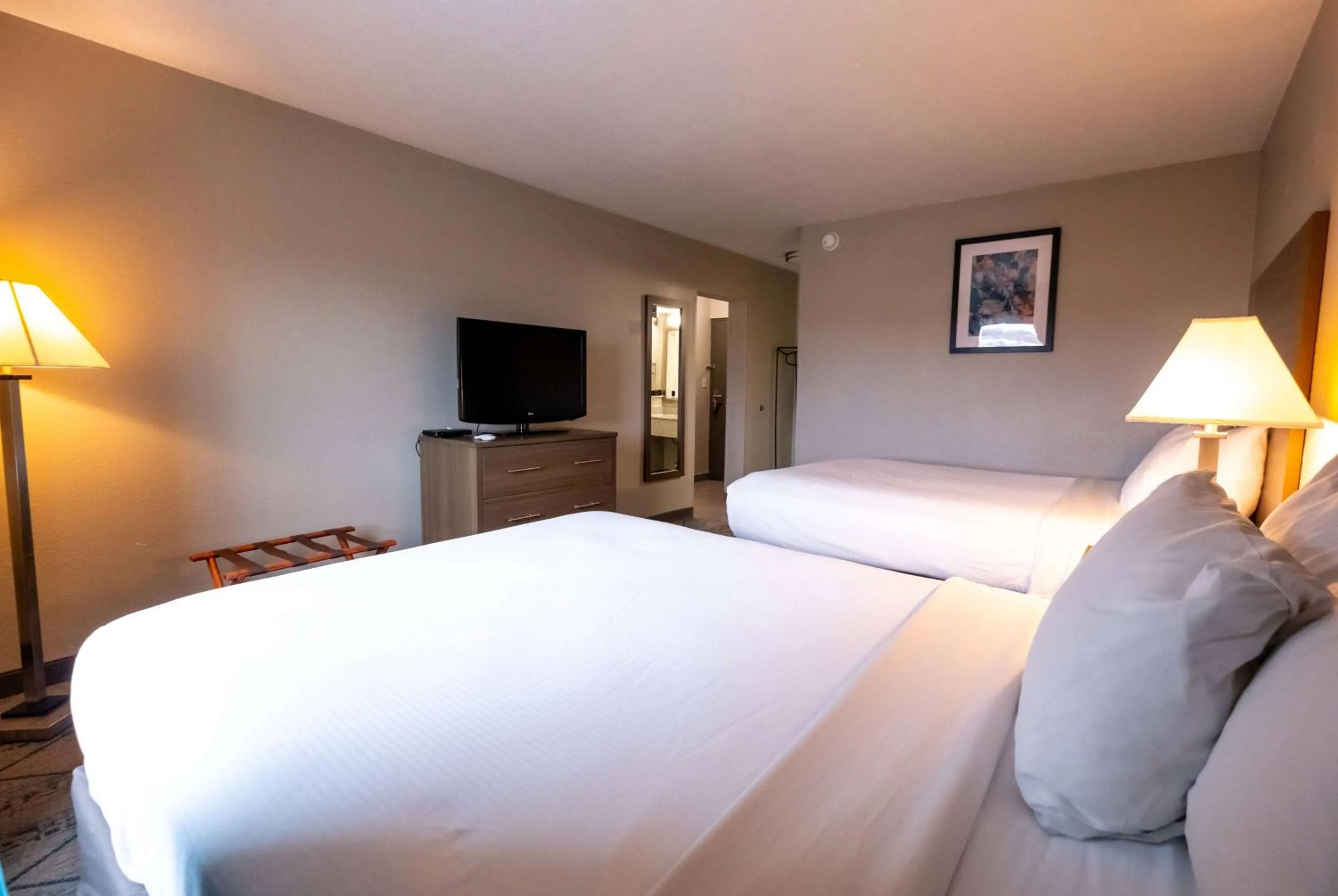 Photo of the whole room, Bed in Baymont by Wyndham Effingham