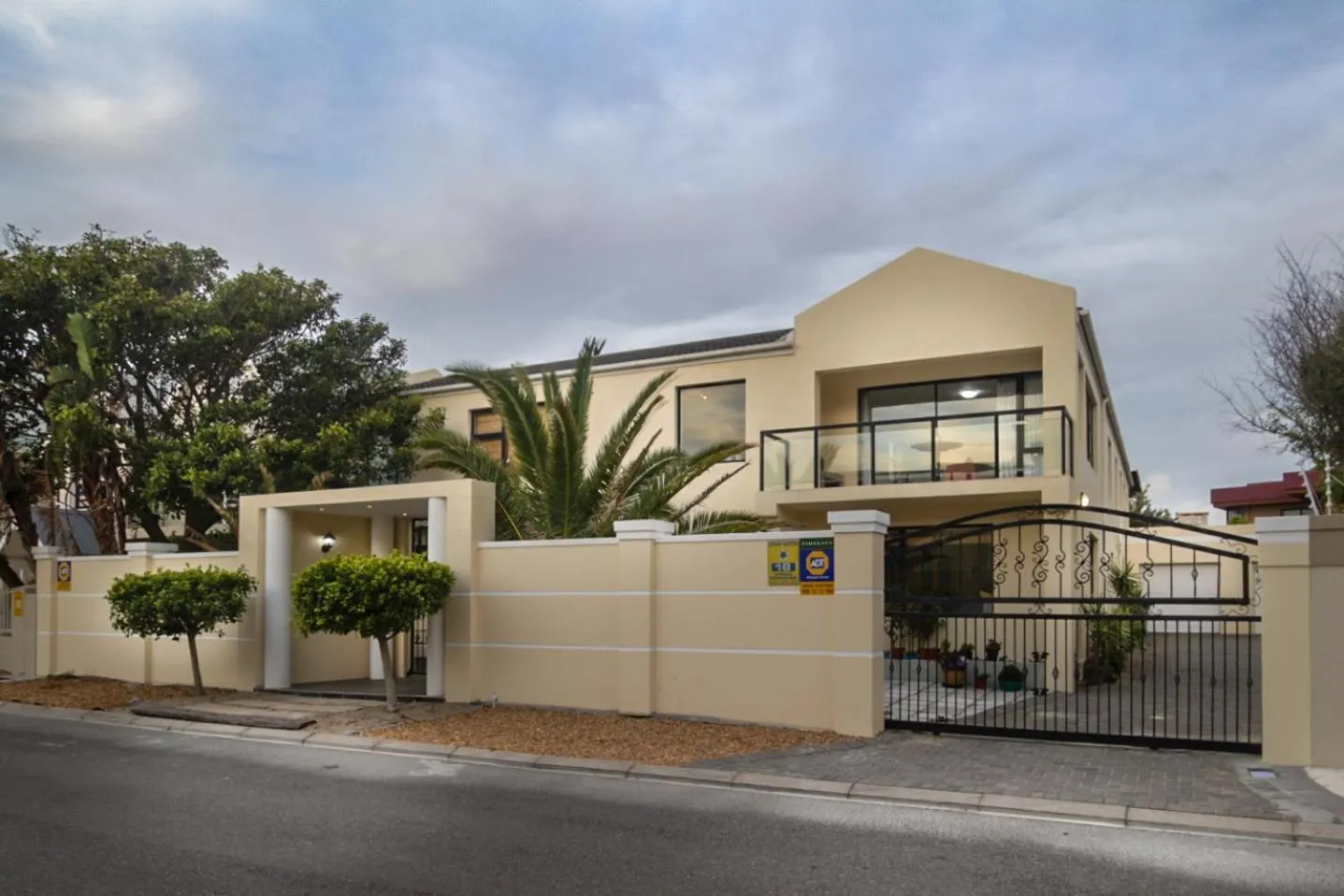 Property building in Atlantic Bay Lodge