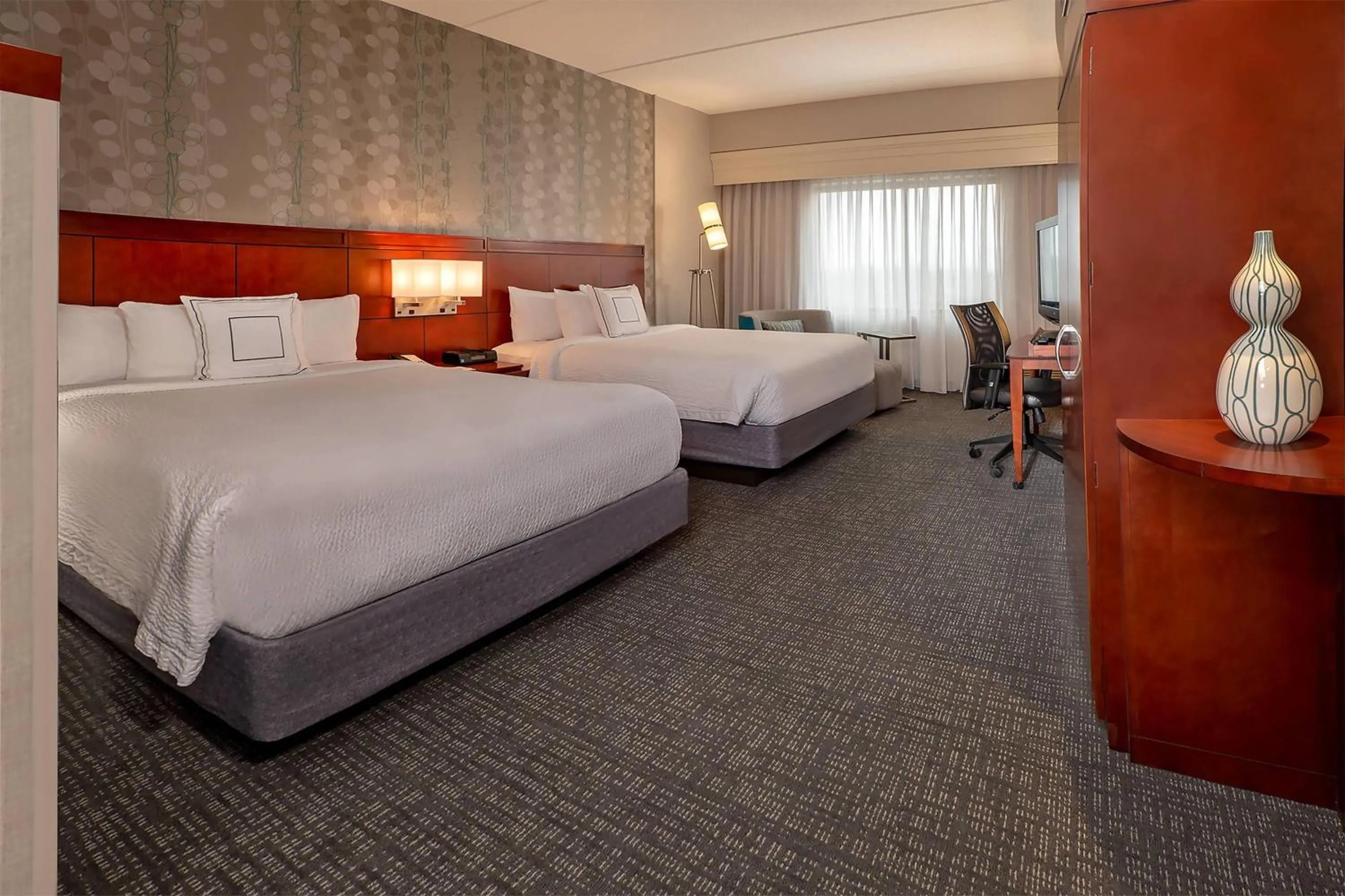 Photo of the whole room, Bed in Courtyard by Marriott Hagerstown