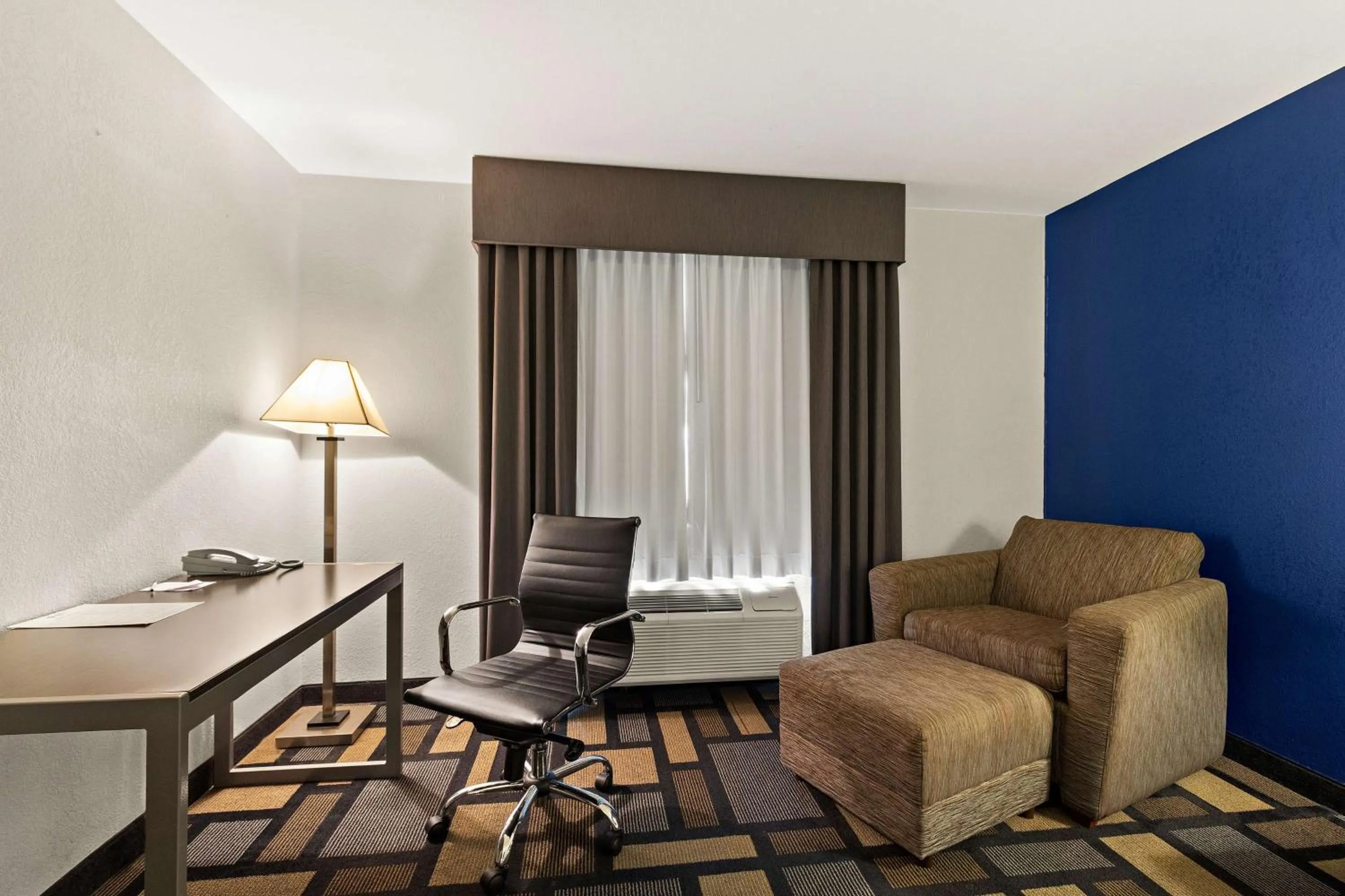 Bedroom in Best Western Galleria Inn & Suites