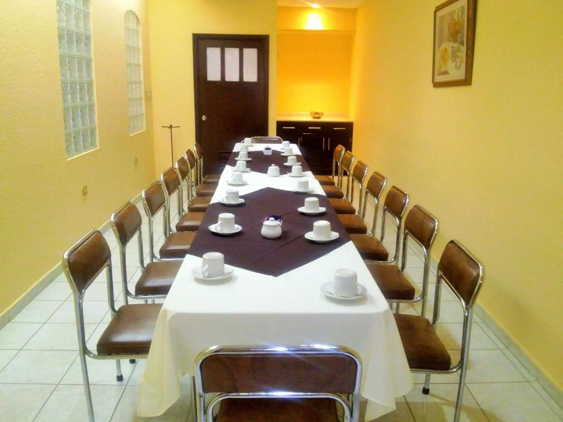 Living room in El Camino Hotel & Suites