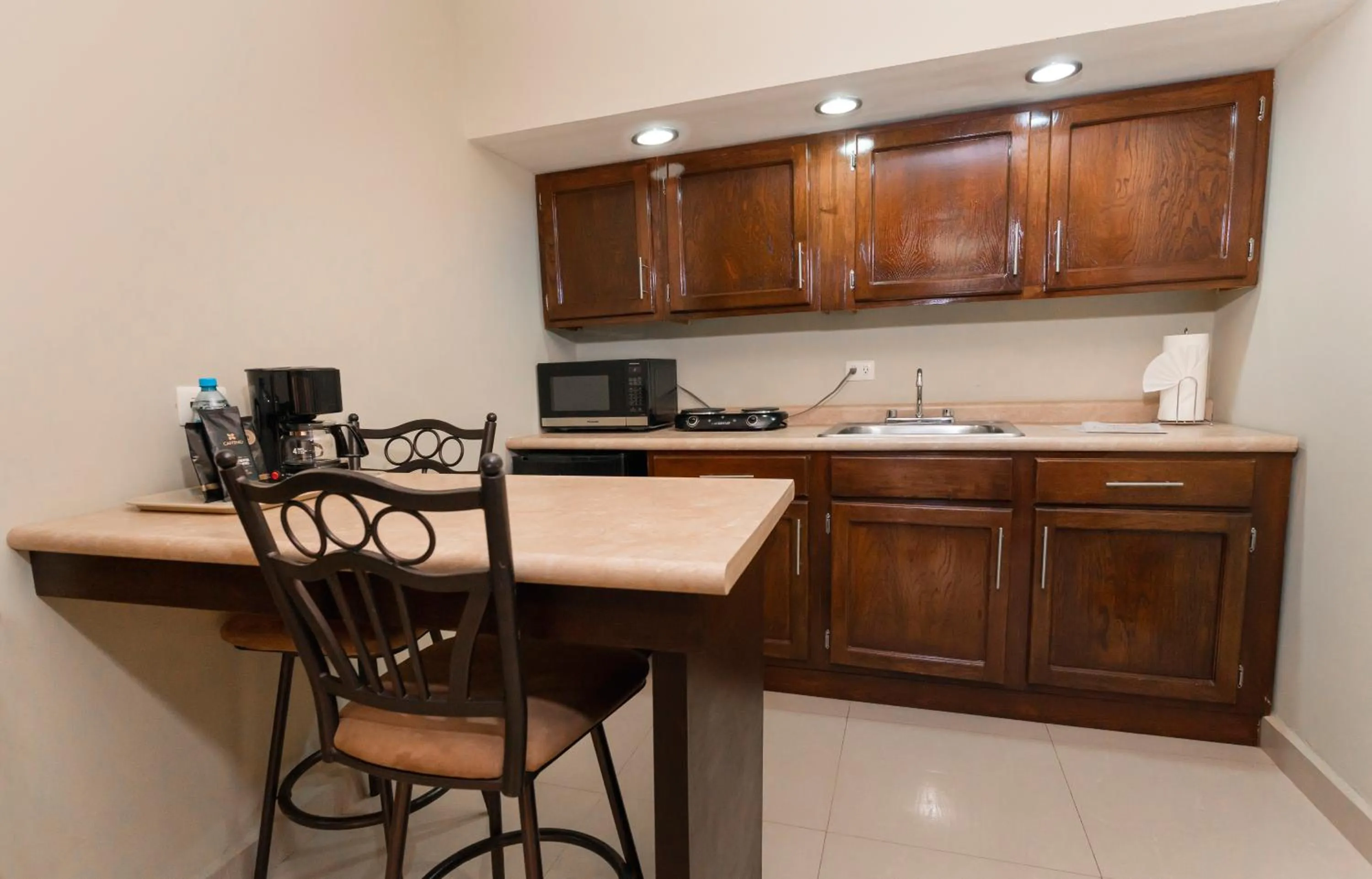 kitchen in El Camino Hotel & Suites