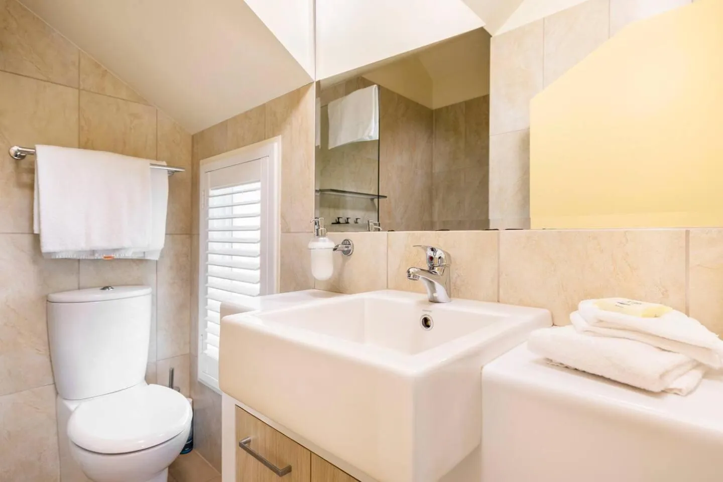 Toilet in Captain's at the Bay