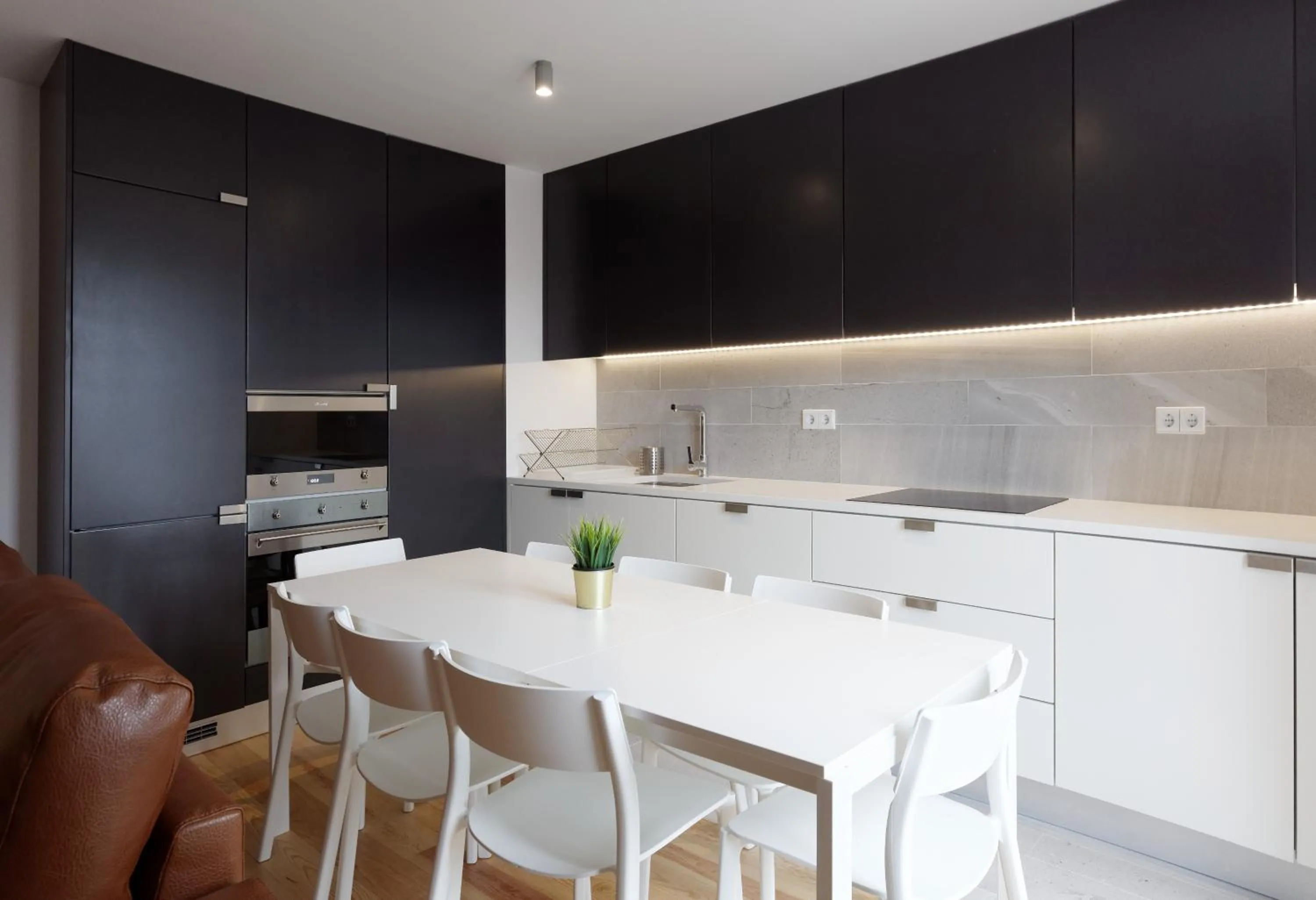 Kitchen or kitchenette in City Stays Alegria Apartments