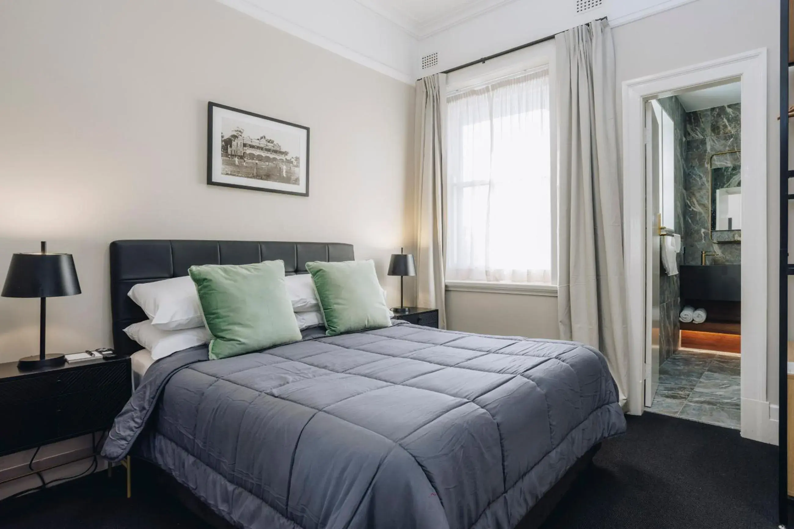 Double Room with Private Bathroom in Hotel Gosford Double Room with Private Bathroom in Hotel Gosford