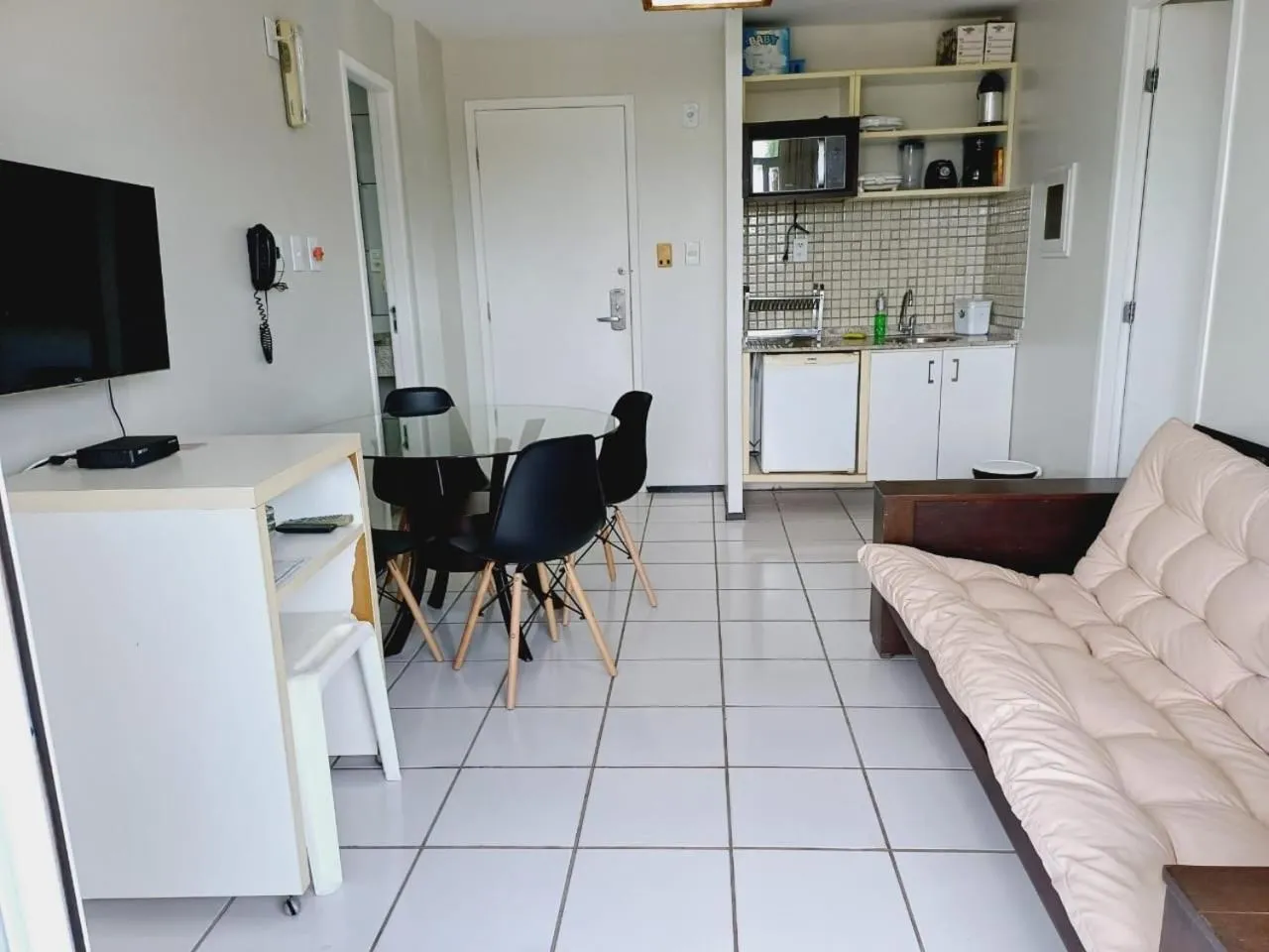 TV and multimedia in Gran lençóis Flat 2 suítes vista piscina