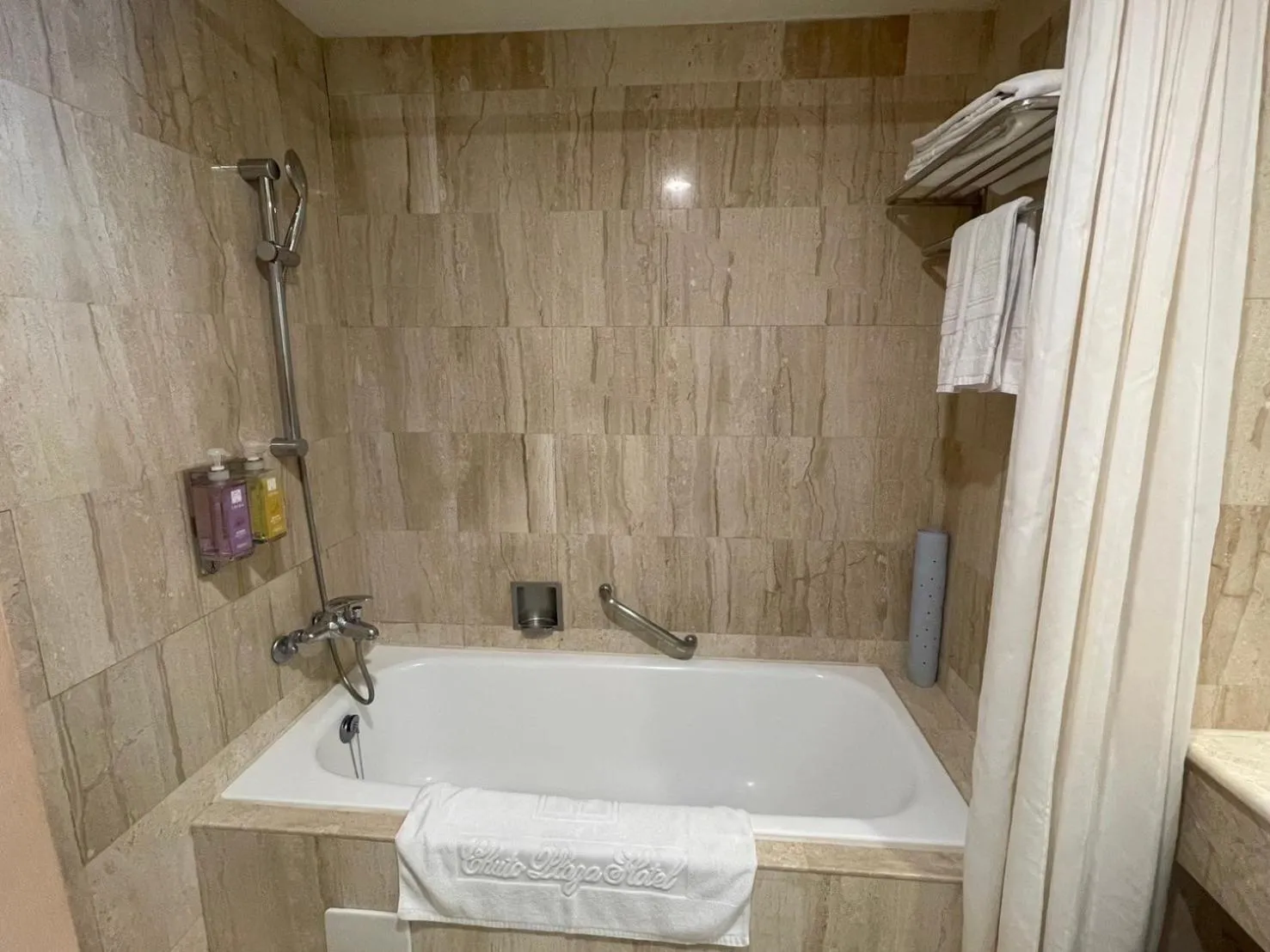 Shower in Chuto Plaza Hotel