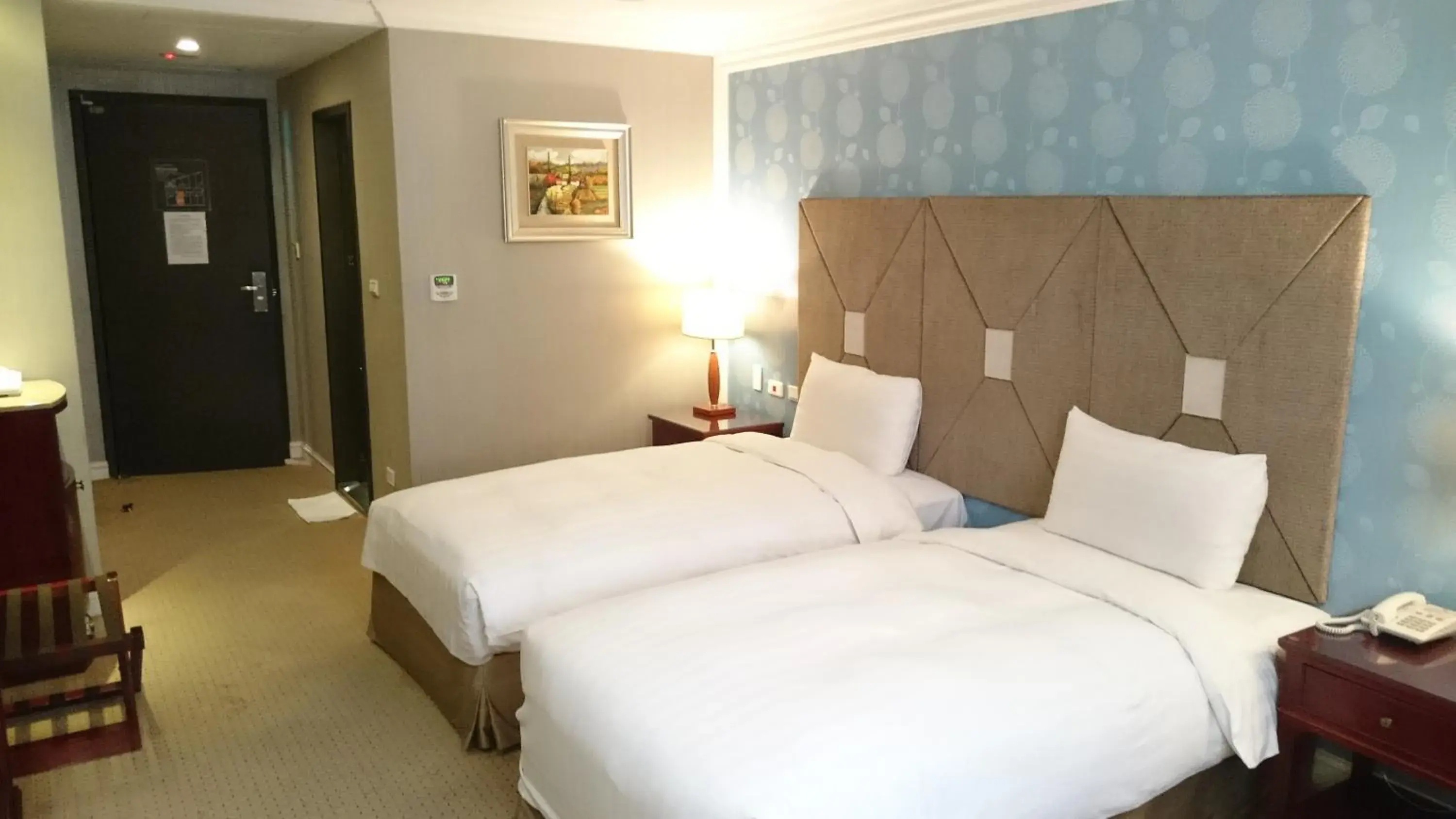 Twin Room in MRT Hotel Twin Room in MRT Hotel