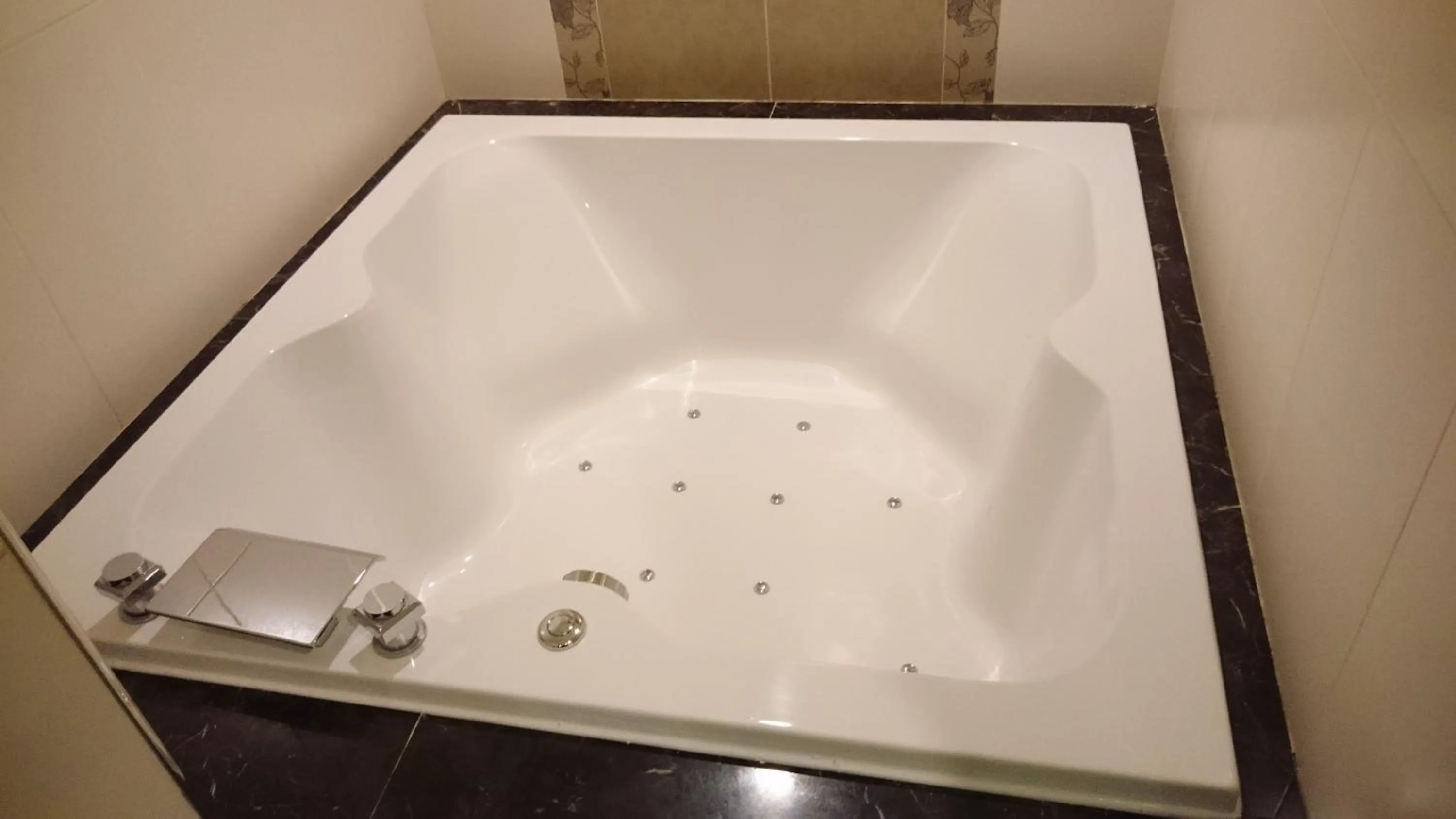 Bathroom in MRT Hotel