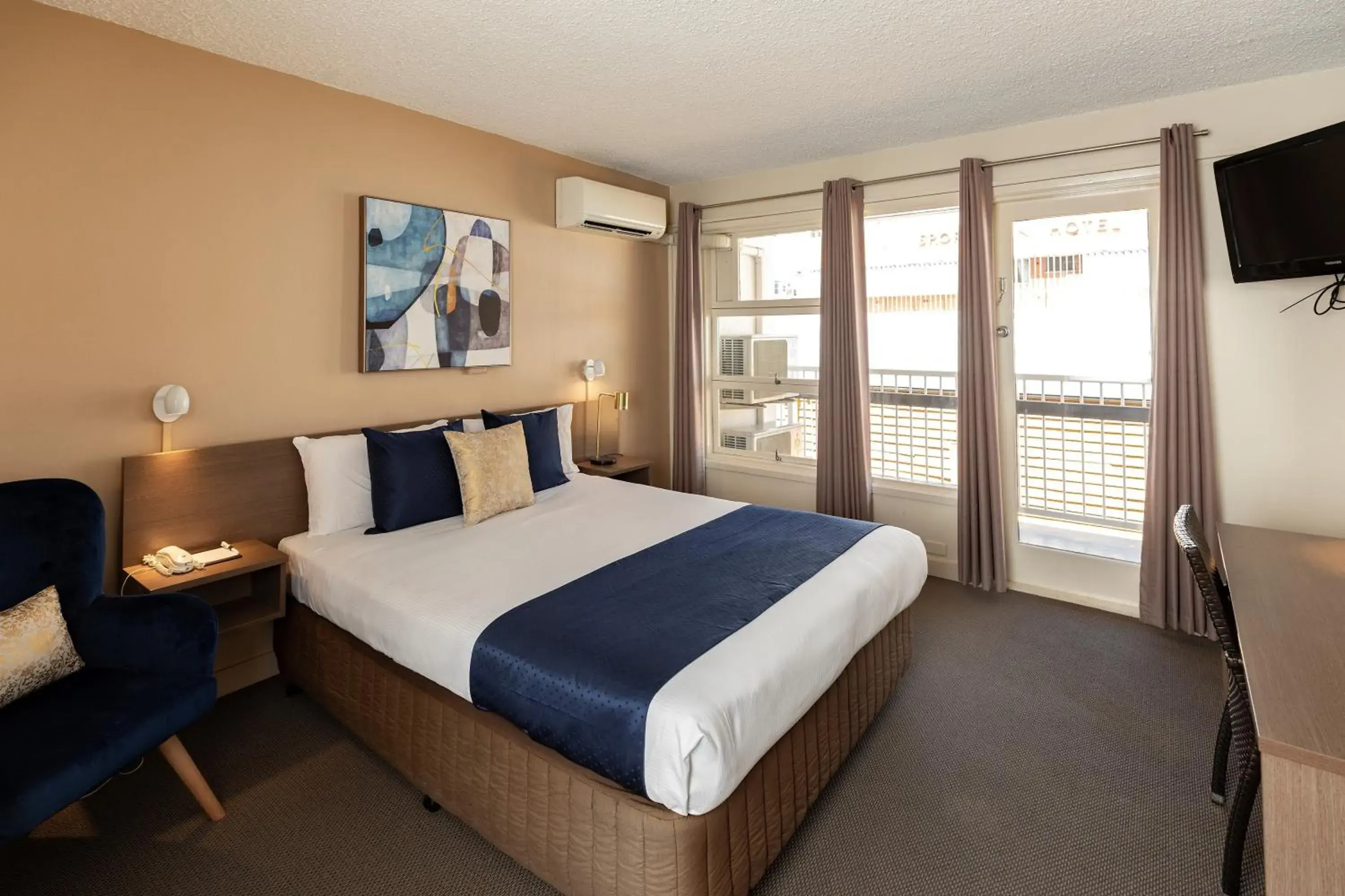 Queen Metro in The Metropolitan Spring Hill Queen Metro in The Metropolitan Spring Hill