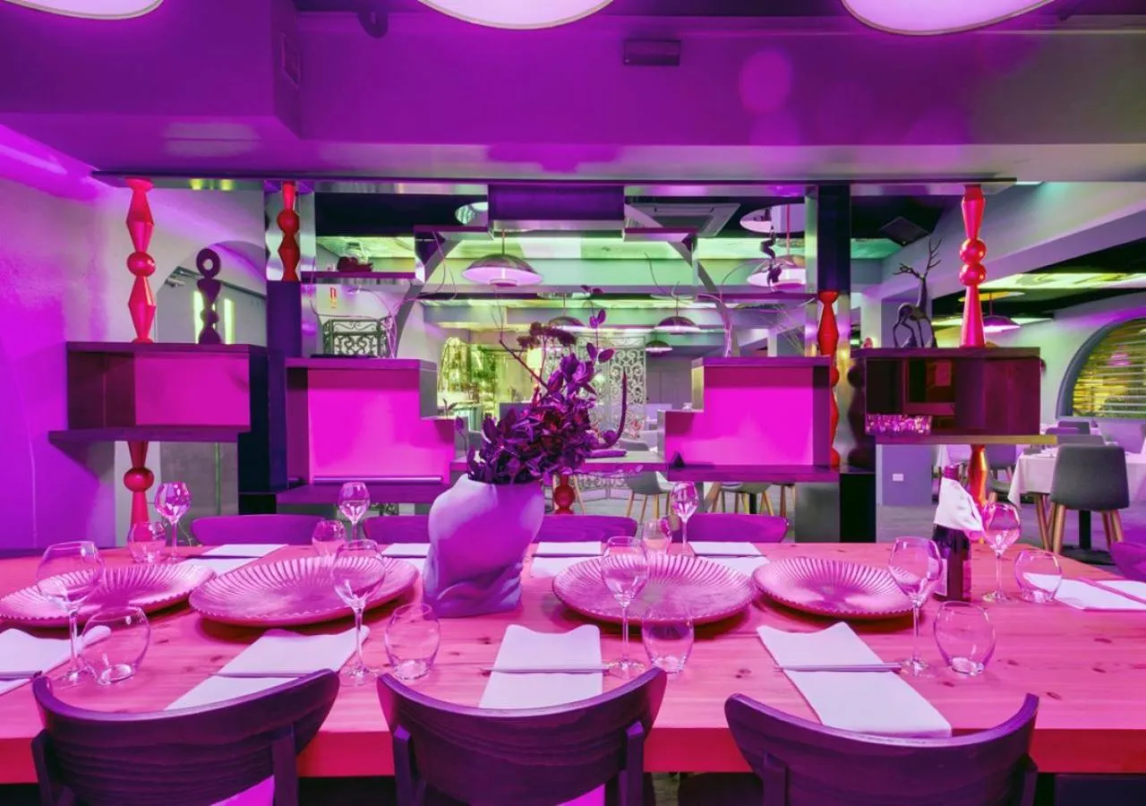 Restaurant/places to eat in The Metropolitan Spring Hill