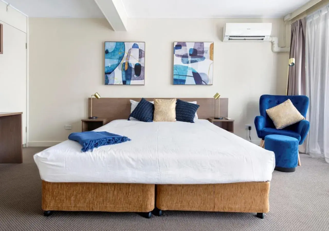 King Suite in The Metropolitan Spring Hill King Suite in The Metropolitan Spring Hill