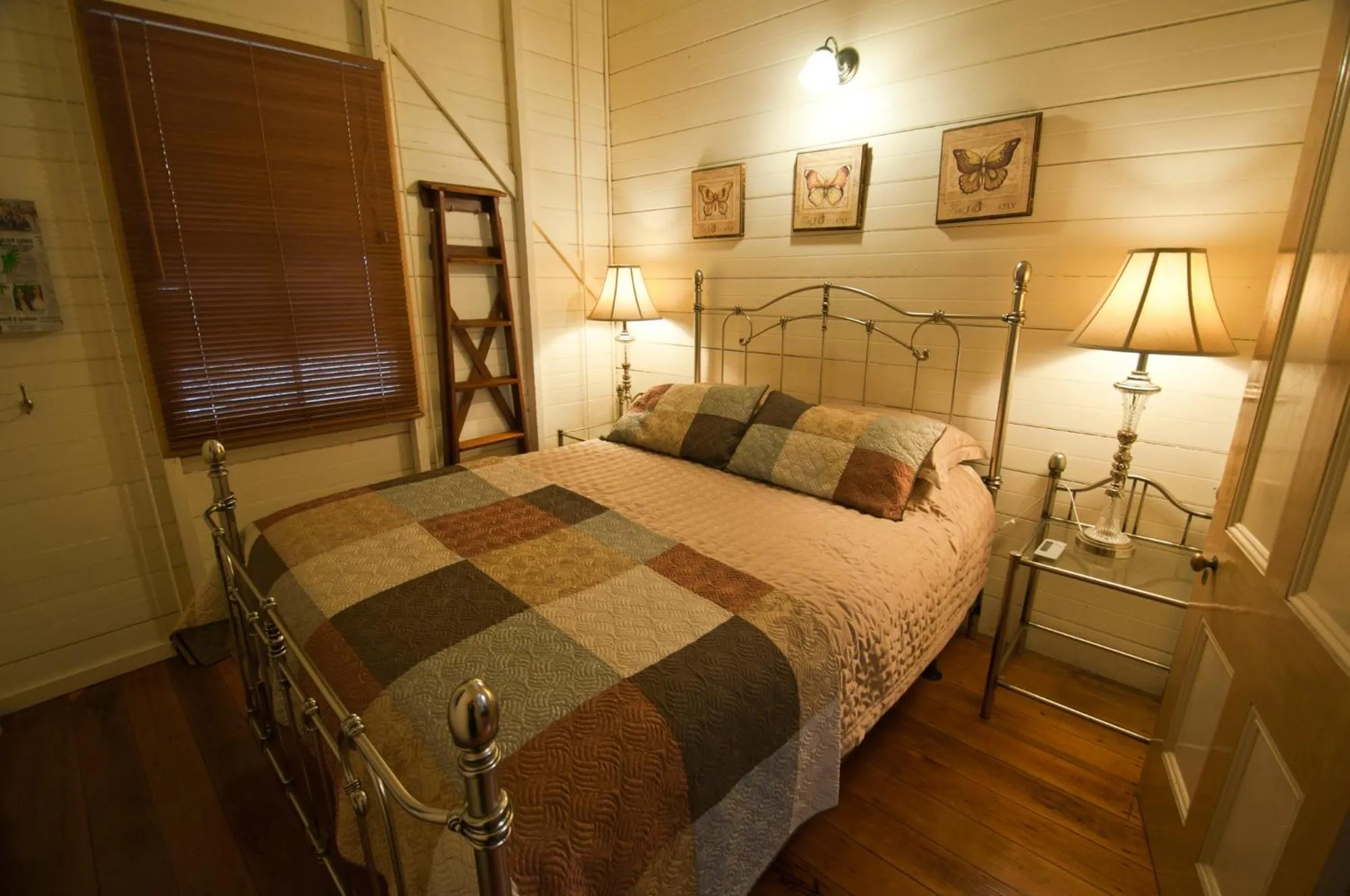 Bed in City Oasis Inn Townsville, SureStay Collection by BW