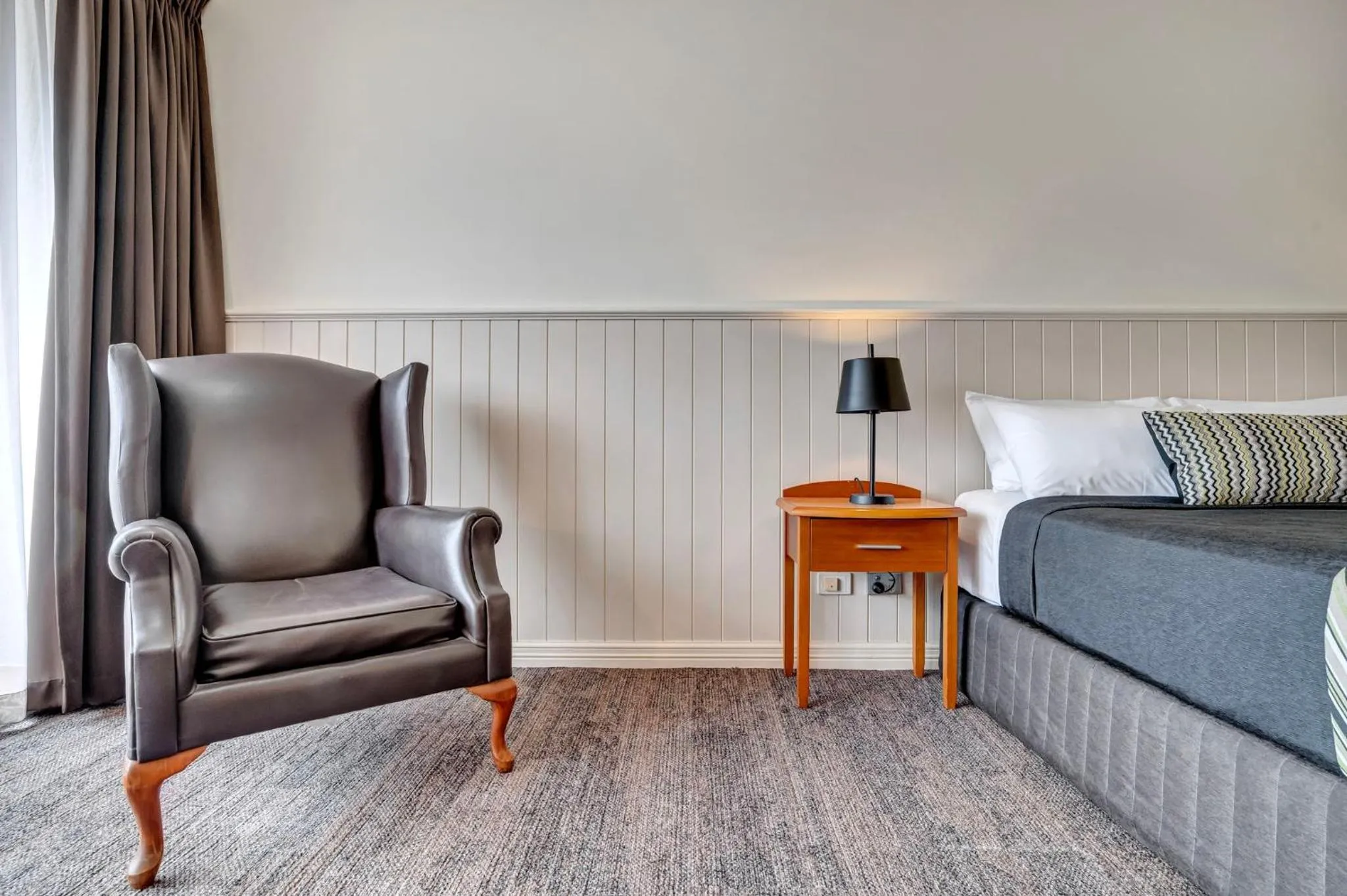 Bed in City Oasis Inn Townsville, SureStay Collection by BW