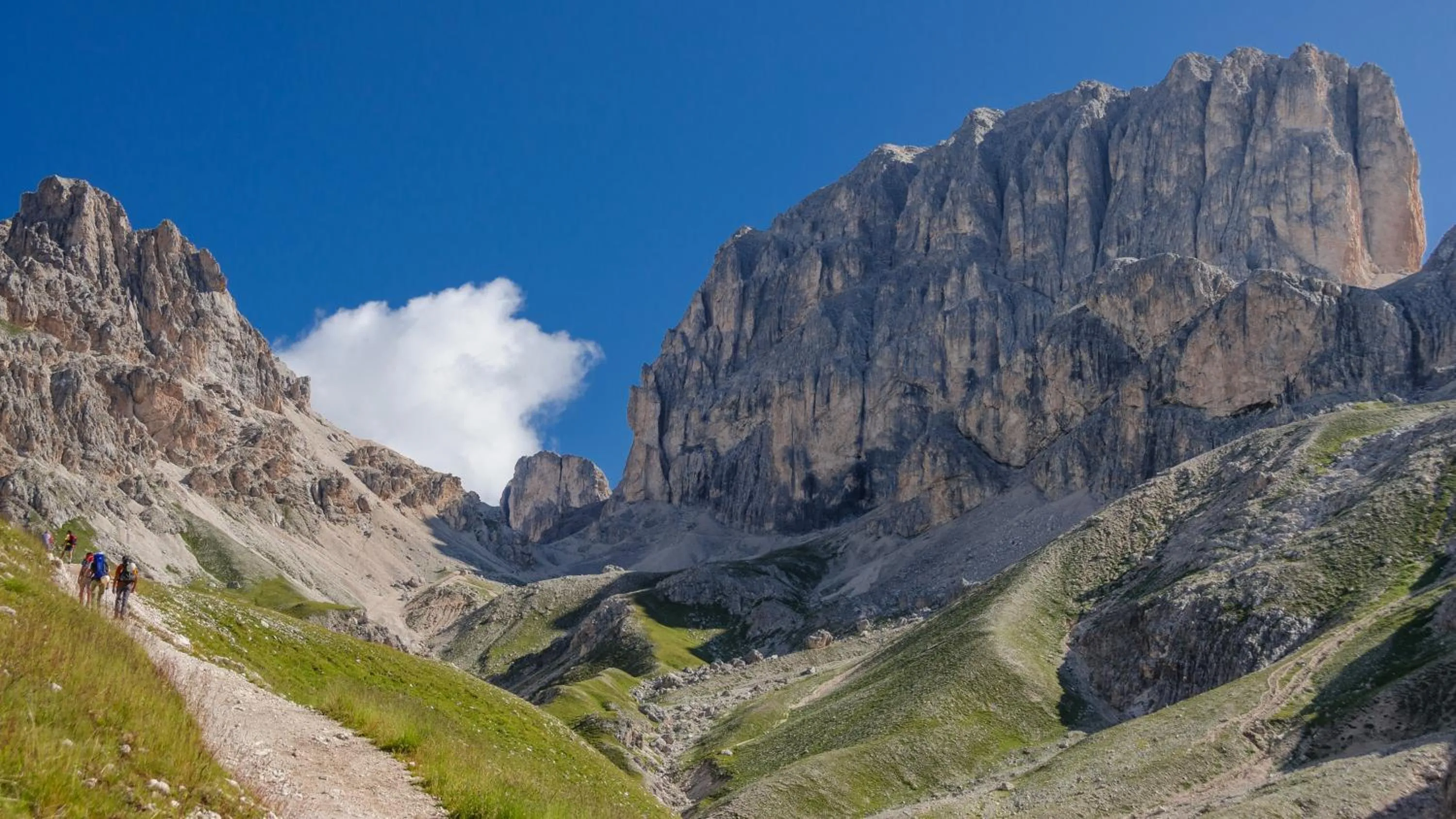 Hiking in Chalet Aster