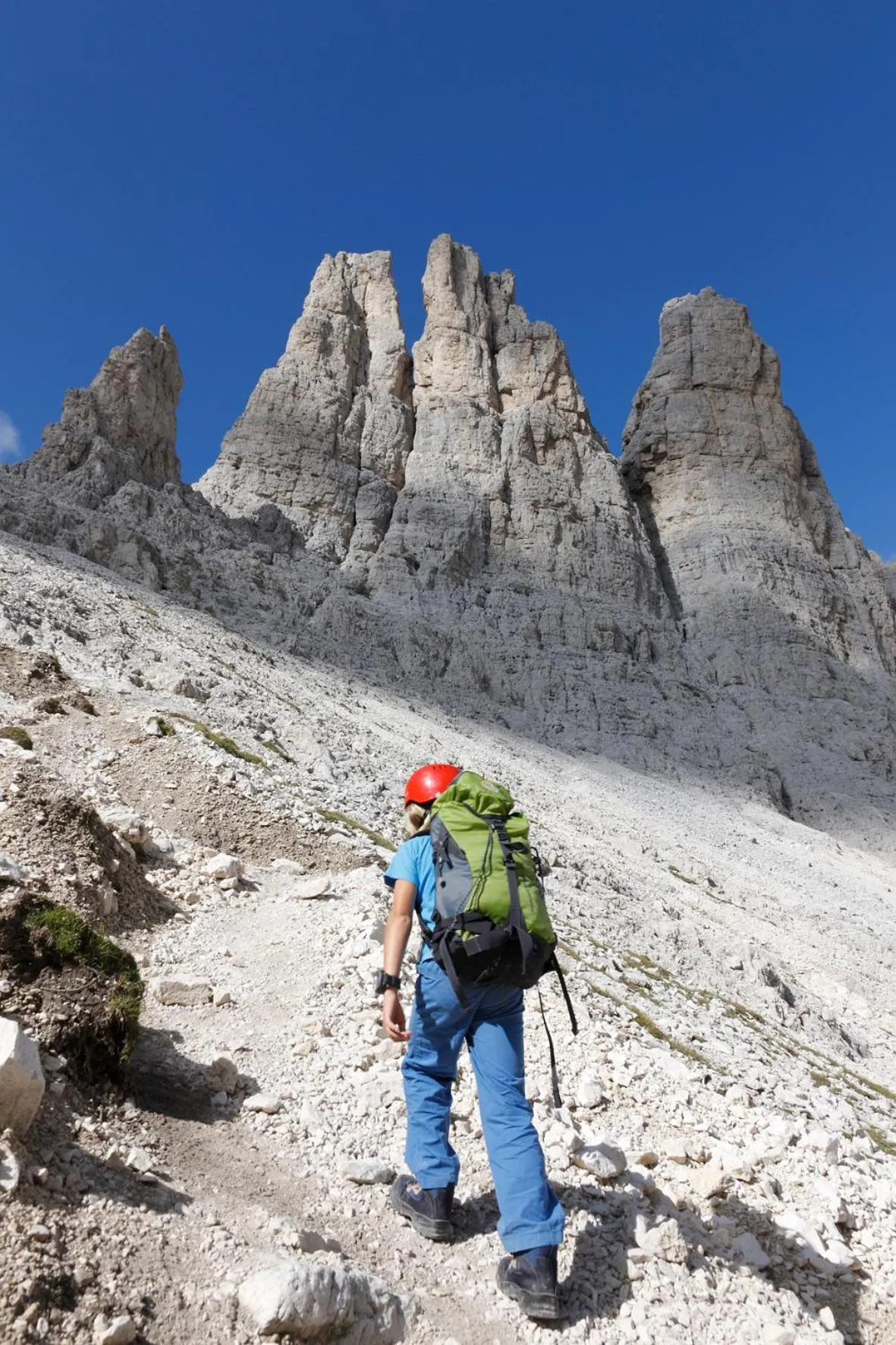 Hiking in Chalet Aster