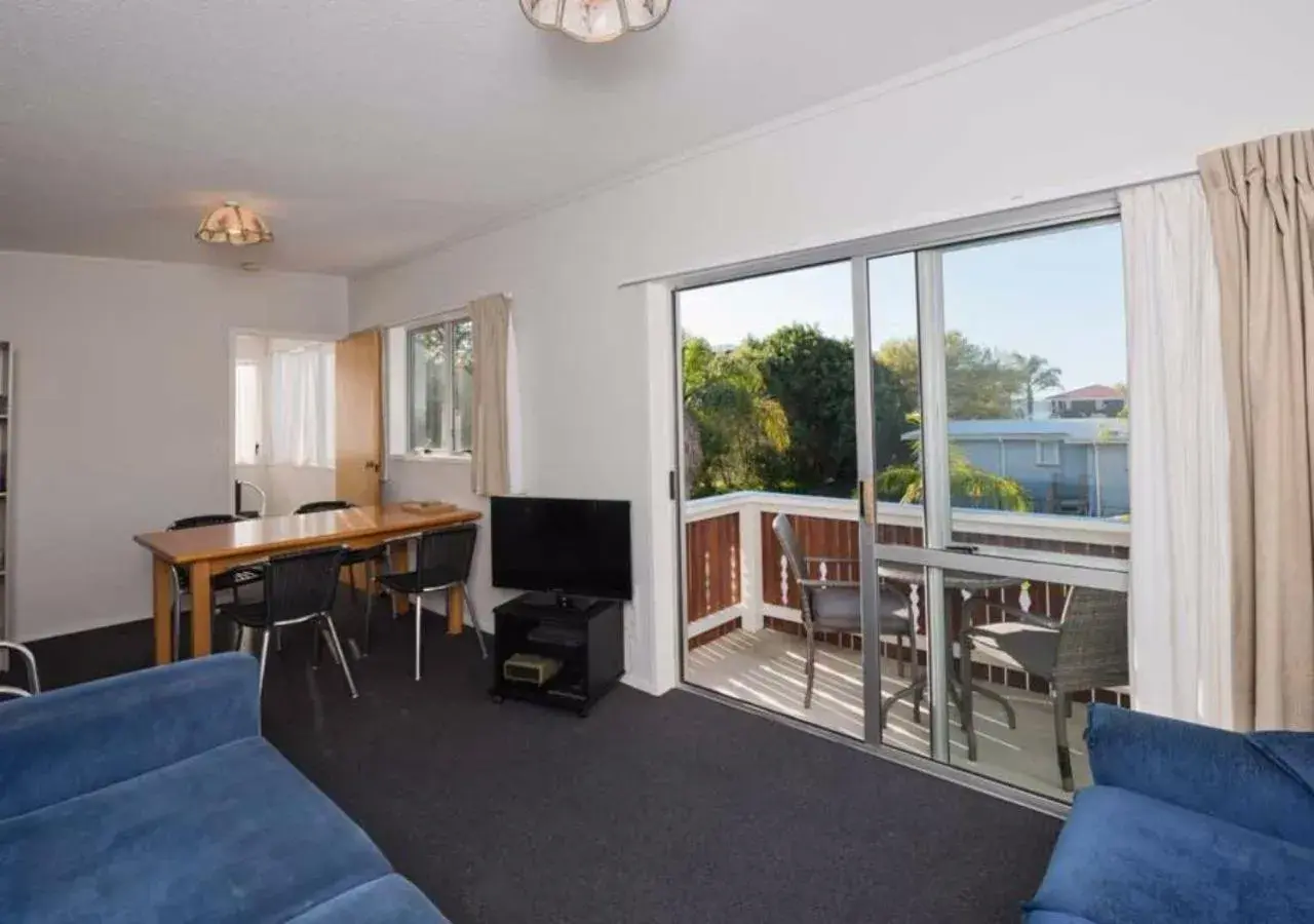 Two Bedroom Holiday Apartment 2 Story in Edelweiss Motel Two Bedroom Holiday Apartment 2 Story in Edelweiss Motel