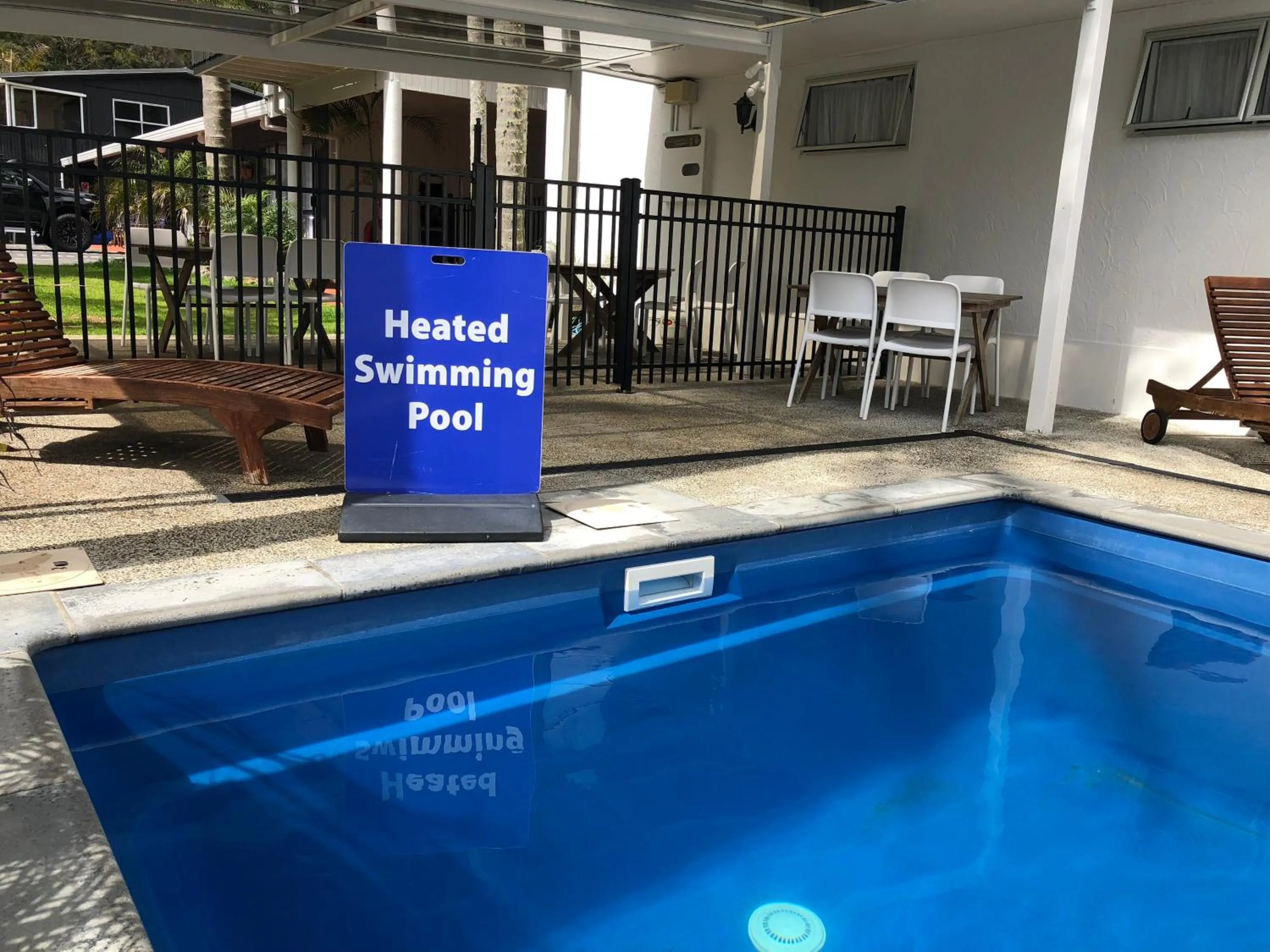 Swimming pool in Edelweiss Motel