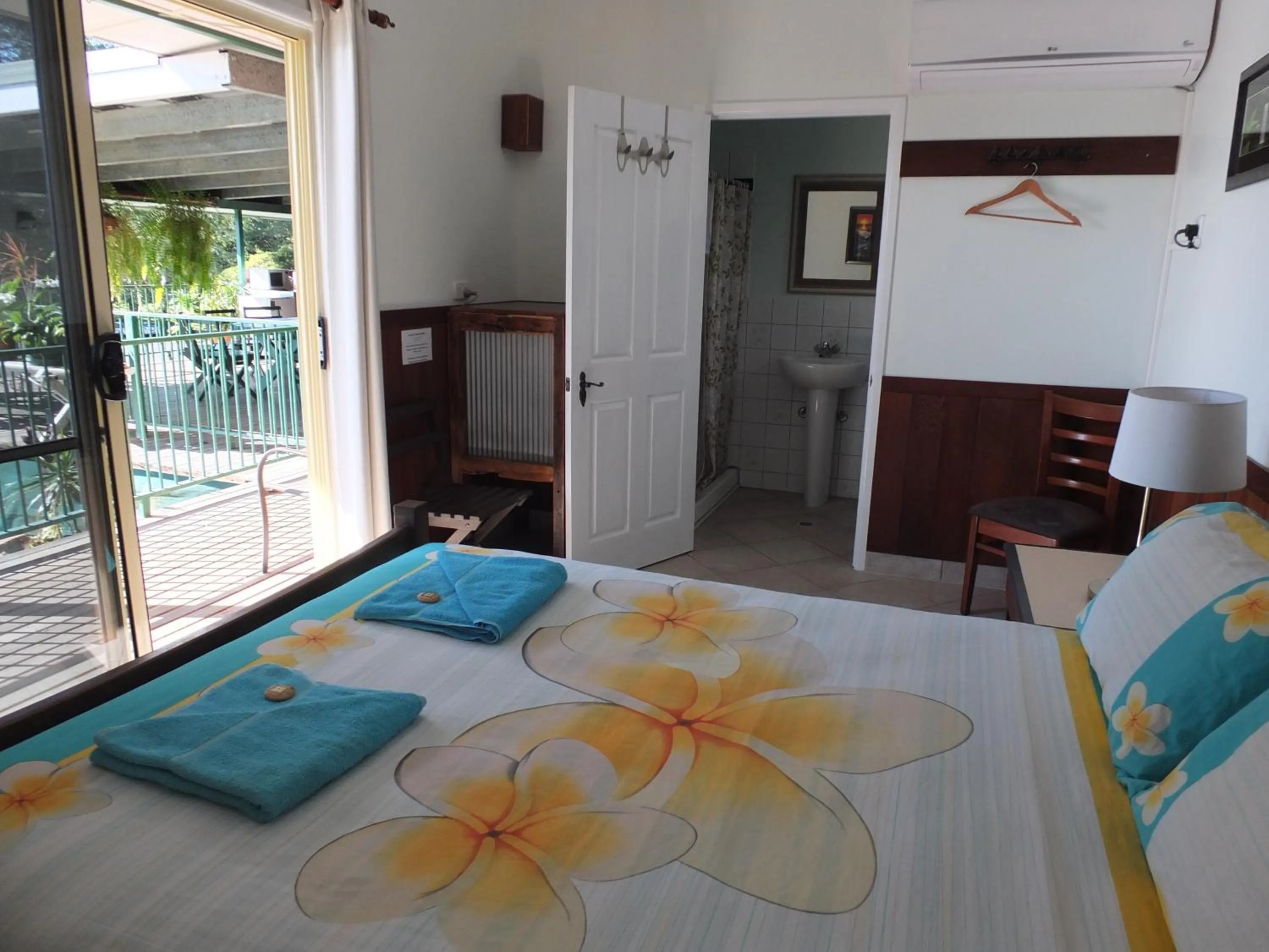 Bedroom, Bed in Daintree Riverview Lodges