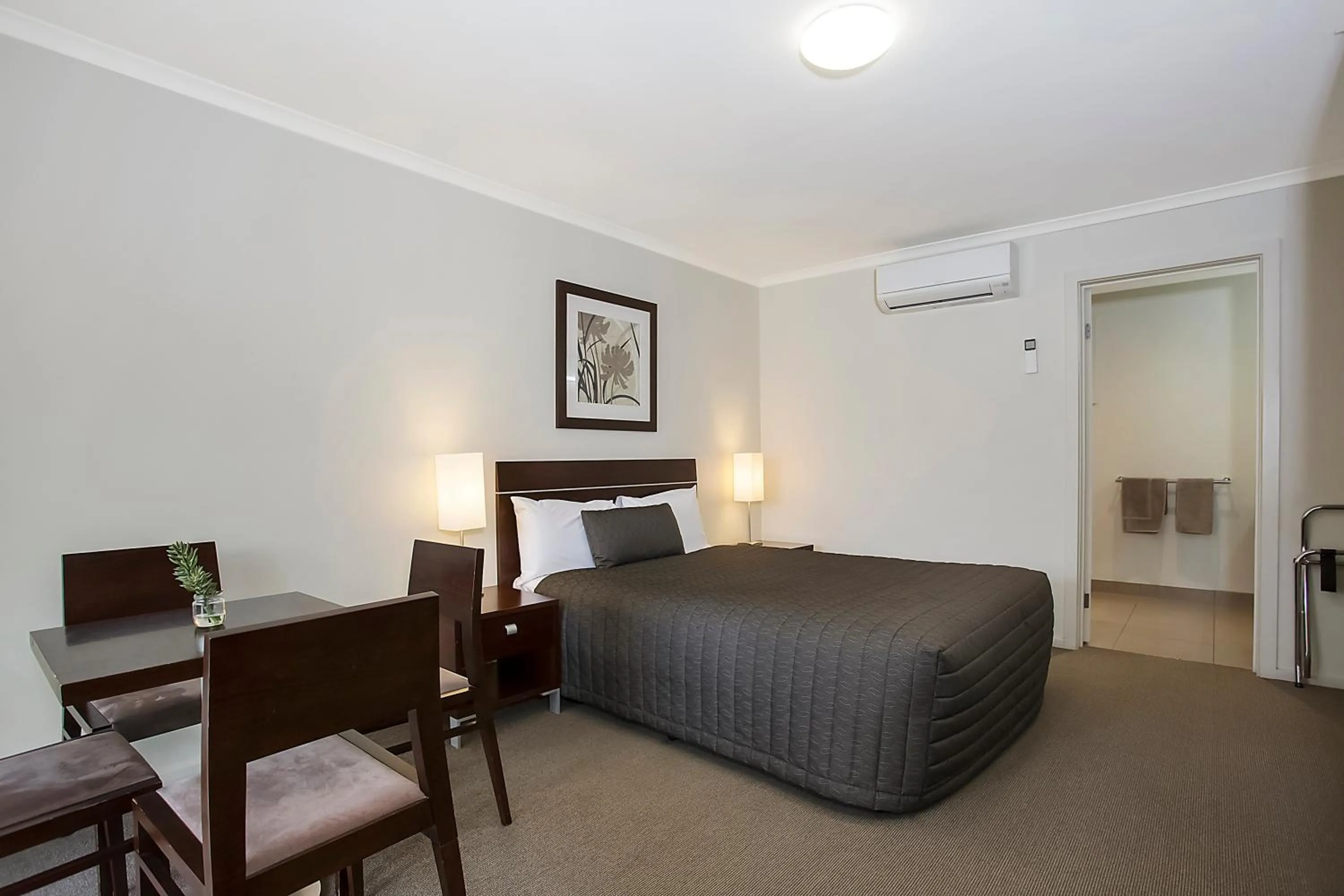 Photo of the whole room, Bed in Elm Tree Motel