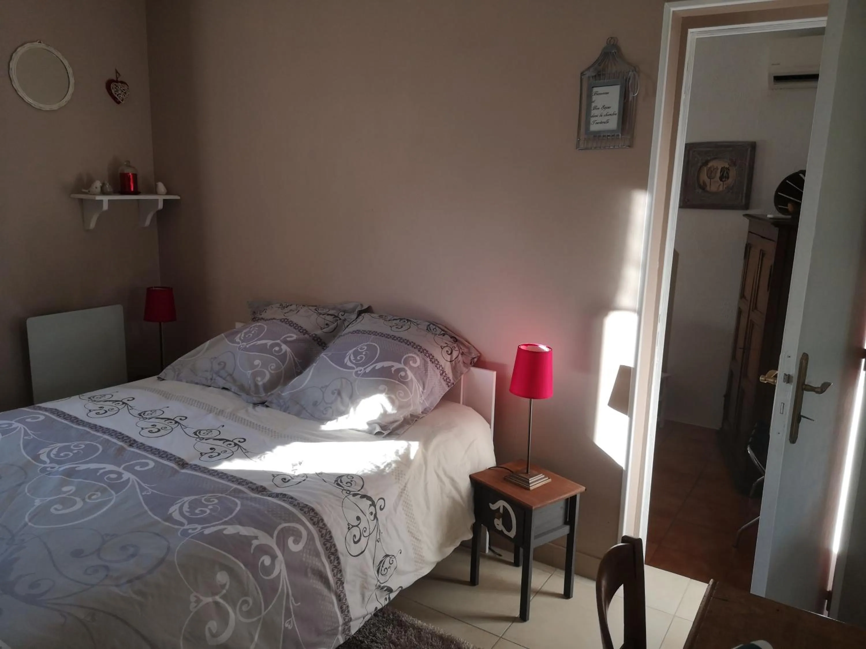 Bedroom, Bed in La Colombe