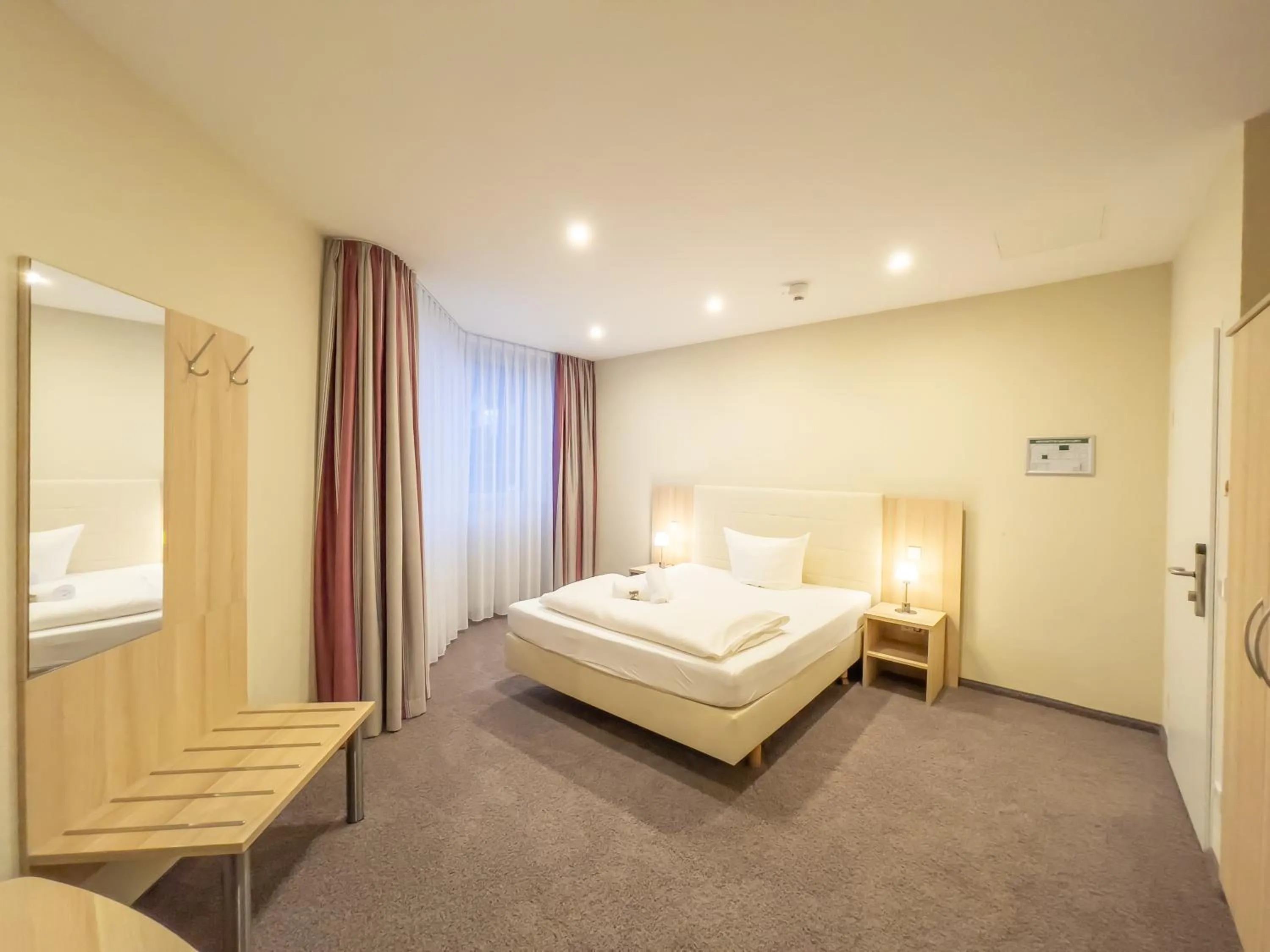 Photo of the whole room, Bed in Hotel Siebenschläfer am Wasserturm